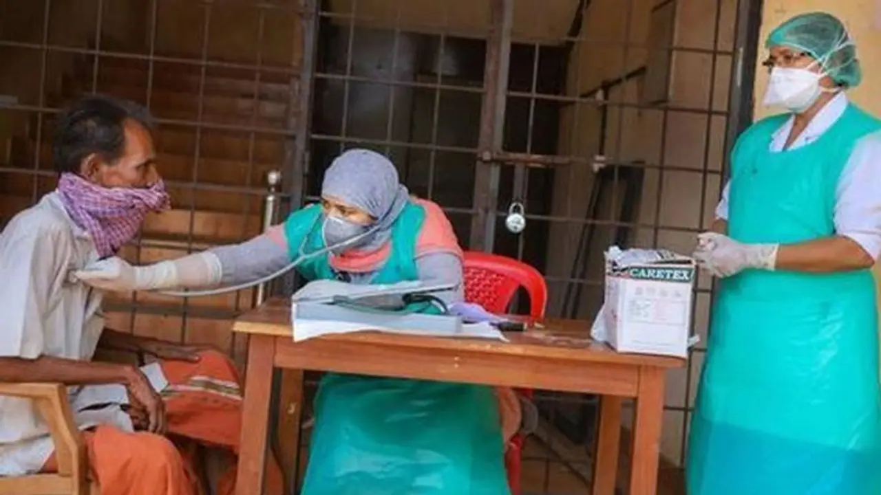 കടുത്ത നിയന്ത്രണം; കോഴിക്കോട്ടെ ക്രിട്ടിക്കൽ കണ്ടെയ്ൻമെന്റ് സോണുകൾ പൂർണമായി അടച്ചിടും കടുത്ത നിയന്ത്രണം; കോഴിക്കോട്ടെ ക്രിട്ടിക്കൽ കണ്ടെയ്ൻമെന്റ് സോണുകൾ പൂർണമായി അടച്ചിടും