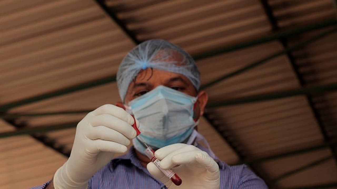 ഉറവിടം അറിയാത്ത കേസുകൾ: 14 എണ്ണം പരിശോധനയിലെ പിഴവ്, പലർക്കും ലക്ഷണമില്ല ഉറവിടം അറിയാത്ത കേസുകൾ: 14 എണ്ണം പരിശോധനയിലെ പിഴവ്, പലർക്കും ലക്ഷണമില്ല