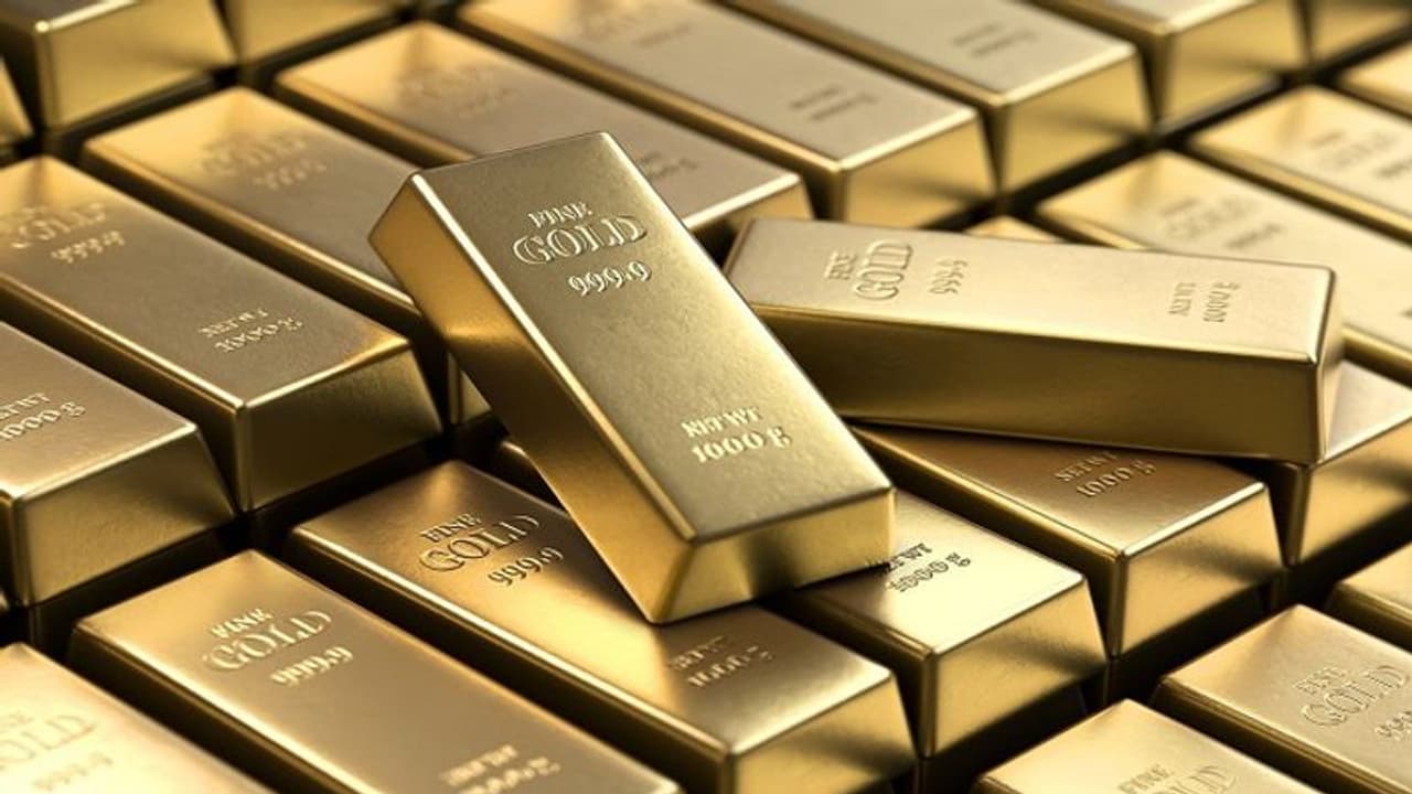 గోల్డ్ స్మగ్లింగ్, చిక్కుల్లో సీఎం: అధికారికి ఉద్వాసన, అసలేమైంది? గోల్డ్ స్మగ్లింగ్, చిక్కుల్లో సీఎం: అధికారికి ఉద్వాసన, అసలేమైంది?