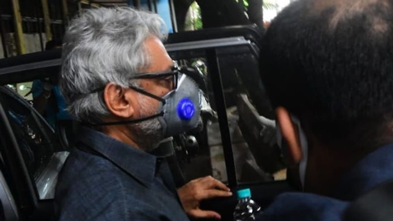 सुशांत सिंह मामले में पूछताछ के लिए पुलिस स्टेशन पहुंचा ये डायरेक्टर, दो फिल्मों में किया था एक्टर को रिप्लेस सुशांत सिंह मामले में पूछताछ के लिए पुलिस स्टेशन पहुंचा ये डायरेक्टर, दो फिल्मों में किया था एक्टर को रिप्लेस