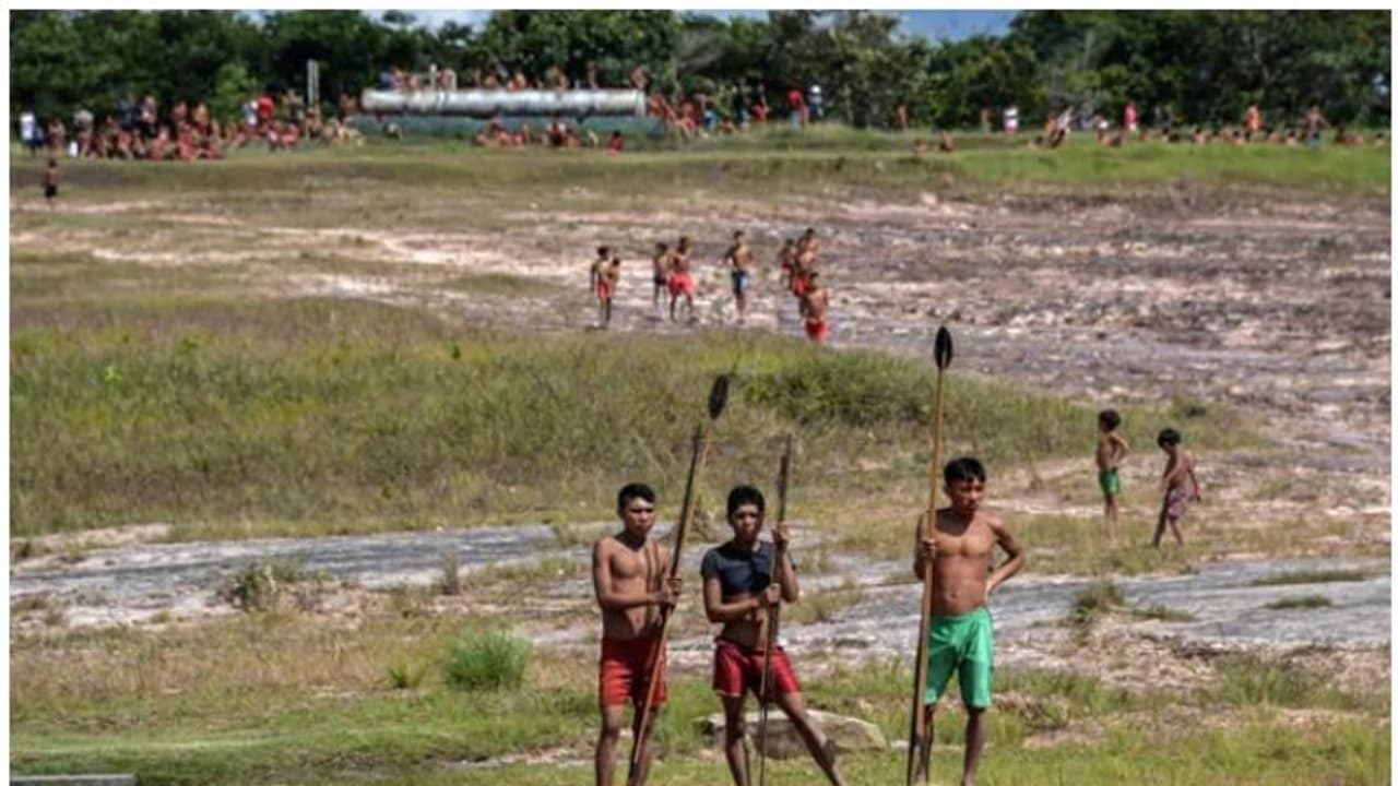 നേതാവിന്റെ മൃതദേഹം വിട്ടുകിട്ടണമെന്ന് ആവശ്യം; ഗോത്രവിഭാഗക്കാര് തട്ടിക്കൊണ്ട് പോയവരെ വിട്ടയച്ചു നേതാവിന്റെ മൃതദേഹം വിട്ടുകിട്ടണമെന്ന് ആവശ്യം; ഗോത്രവിഭാഗക്കാര് തട്ടിക്കൊണ്ട് പോയവരെ വിട്ടയച്ചു