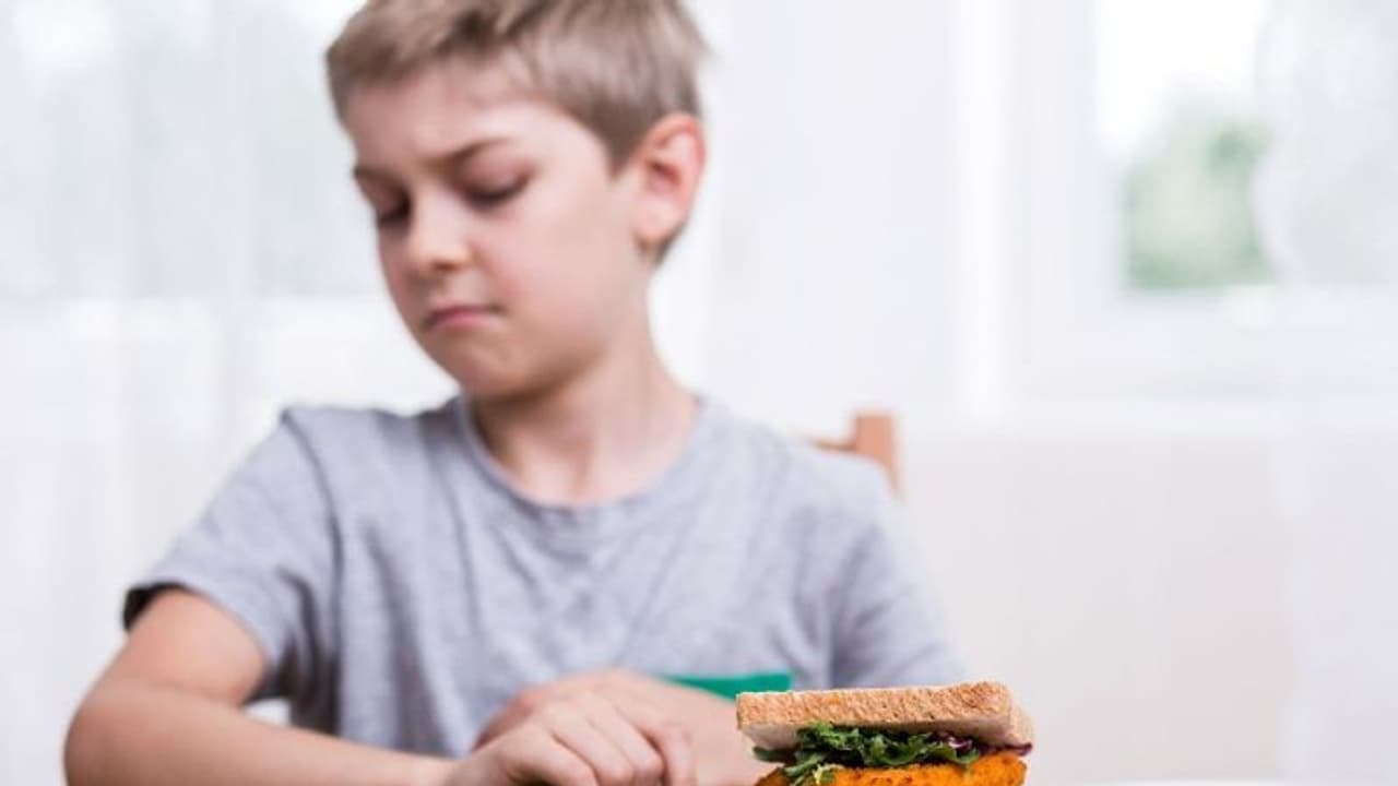 കുട്ടികൾക്ക് ഭക്ഷണം കൊടുക്കുമ്പോൾ ചില കാര്യങ്ങൾ ശ്രദ്ധിക്കണേ... കുട്ടികൾക്ക് ഭക്ഷണം കൊടുക്കുമ്പോൾ ചില കാര്യങ്ങൾ ശ്രദ്ധിക്കണേ...