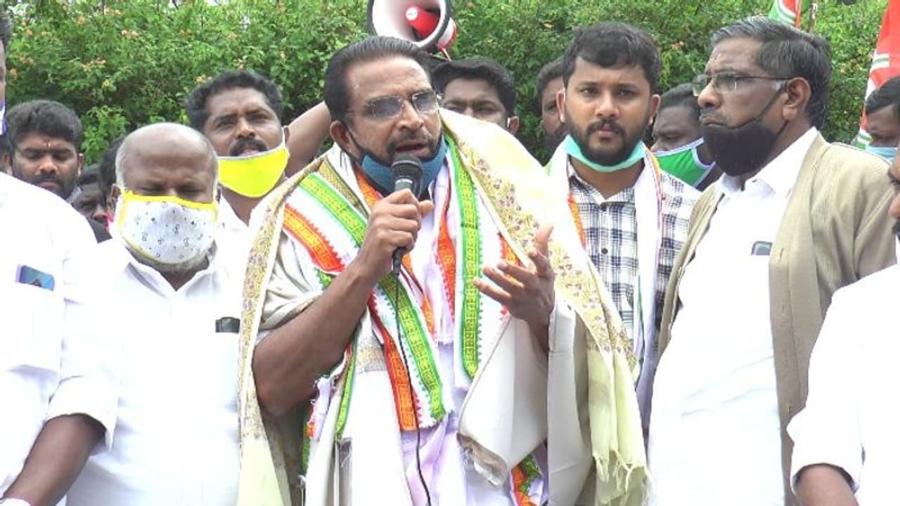 ഒരു മന്ത്രിയുണ്ടെങ്കില് എന്ത് ആഭാസത്തരവും കാട്ടാമെന്ന് കരുതേണ്ട; എംഎം മണിക്കെതിരെ കോണ്ഗ്രസ് നേതാവ് ഒരു മന്ത്രിയുണ്ടെങ്കില് എന്ത് ആഭാസത്തരവും കാട്ടാമെന്ന് കരുതേണ്ട; എംഎം മണിക്കെതിരെ കോണ്ഗ്രസ് നേതാവ്