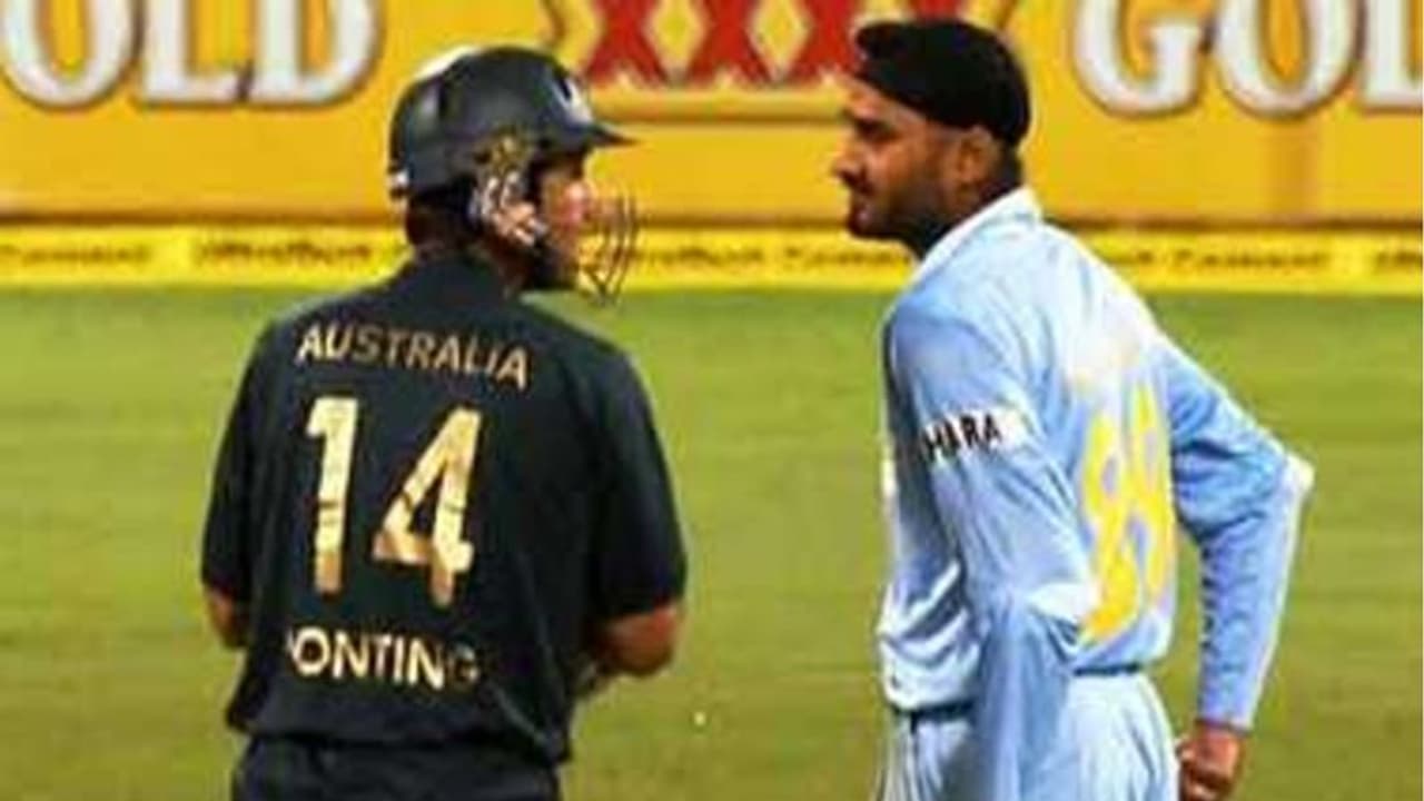 நான் பண்ணேன் சேட்டை; பாண்டிங் தூக்கிட்டு வந்தாரு பேட்டை..! ஹர்பஜன் சிங் மரண பீதியடைந்த தரமான சம்பவம் நான் பண்ணேன் சேட்டை; பாண்டிங் தூக்கிட்டு வந்தாரு பேட்டை..! ஹர்பஜன் சிங் மரண பீதியடைந்த தரமான சம்பவம்