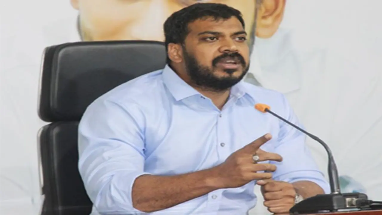 అంతా జగన్ వర్గమే.. ఎవరైనా ఆయన బొమ్మతోనే గెలవాలి : అనిల్ కుమార్ యాదవ్ వ్యాఖ్యలు అంతా జగన్ వర్గమే.. ఎవరైనా ఆయన బొమ్మతోనే గెలవాలి : అనిల్ కుమార్ యాదవ్ వ్యాఖ్యలు