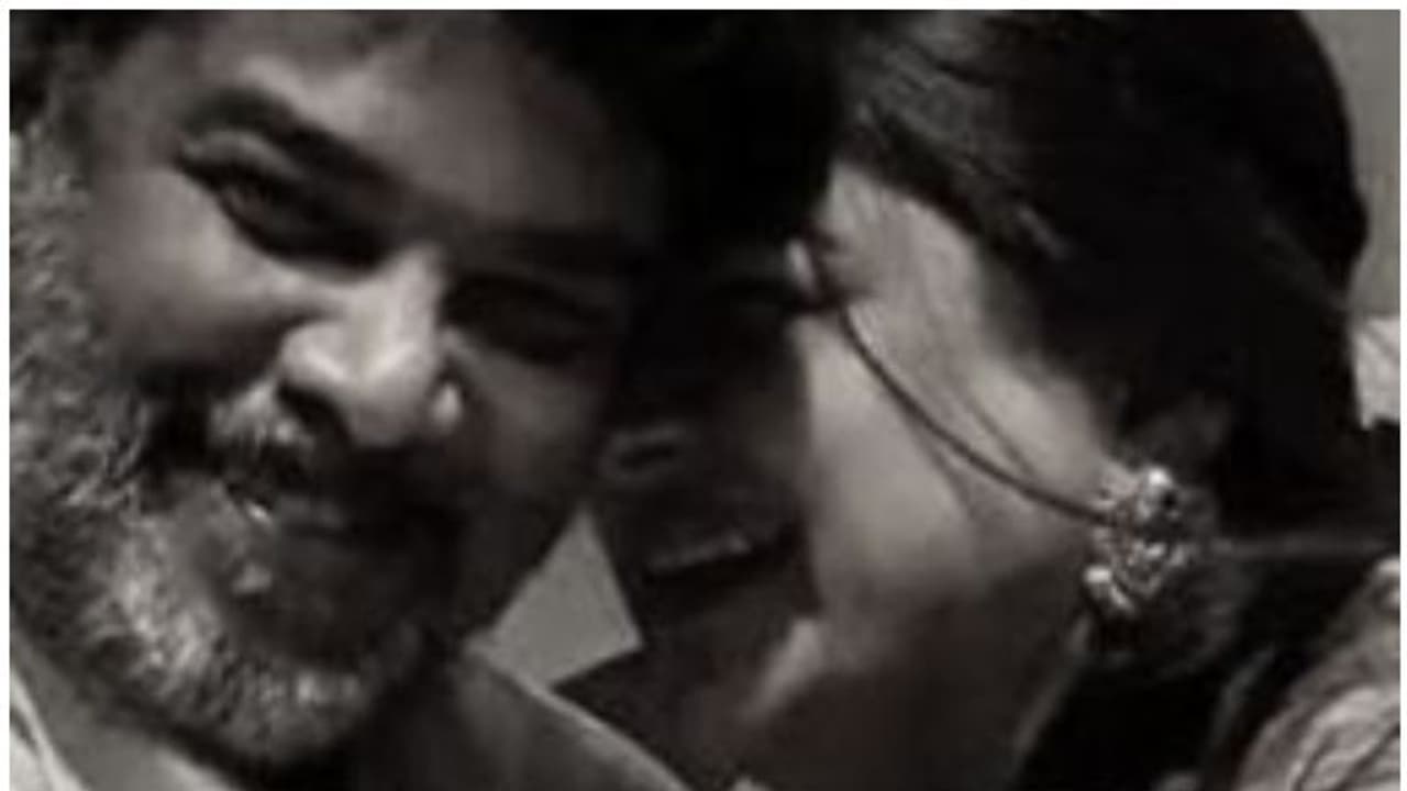 ഇങ്ങനെ ചിരിക്കാൻ ഏറെ ഇഷ്ടം, ഇതാണ് മരുന്നും, ഫോട്ടോ പങ്കുവെച്ച് ഖുശ്ബു ഇങ്ങനെ ചിരിക്കാൻ ഏറെ ഇഷ്ടം, ഇതാണ് മരുന്നും, ഫോട്ടോ പങ്കുവെച്ച് ഖുശ്ബു