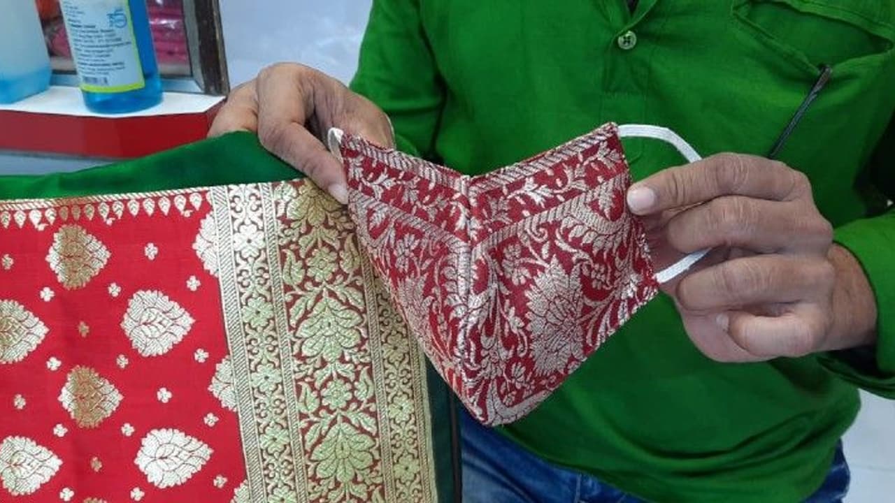 பிரபல ஜவுளிக்கடை ஊழியருக்கு கொரோனா தொற்று... 533 பேரை தனிமைப்படுத்த உத்தரவு... வாடிக்கையாளர்கள் அதிர்ச்சி..! பிரபல ஜவுளிக்கடை ஊழியருக்கு கொரோனா தொற்று... 533 பேரை தனிமைப்படுத்த உத்தரவு... வாடிக்கையாளர்கள் அதிர்ச்சி..!