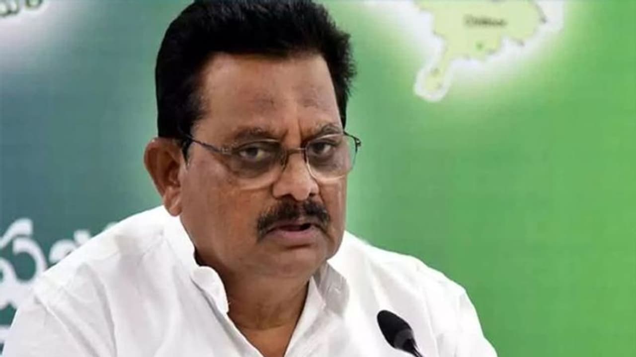 చంద్రబాబు లక్ష్యమిదే... అందుకు పావుగా రఘురామ కృష్ణంరాజు: మంత్రి రంగనాథరాజు చంద్రబాబు లక్ష్యమిదే... అందుకు పావుగా రఘురామ కృష్ణంరాజు: మంత్రి రంగనాథరాజు