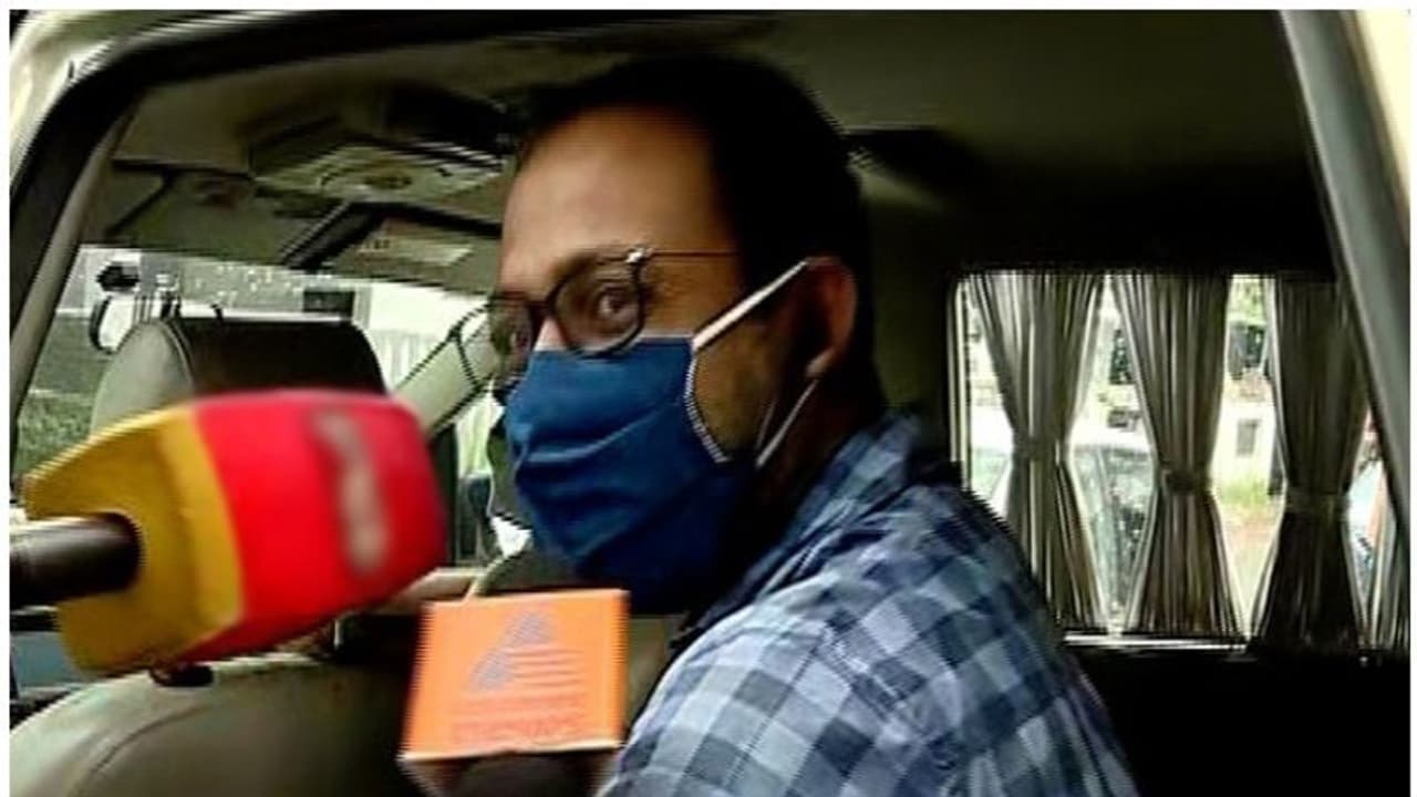 സ്വർണ്ണക്കടത്ത് കേസ്; മുഖ്യമന്ത്രിയുടെ ഓഫീസിൽ നിന്ന് വിളി വന്നിട്ടില്ല; ആരോപണം തള്ളി കസ്റ്റംസ് സ്വർണ്ണക്കടത്ത് കേസ്; മുഖ്യമന്ത്രിയുടെ ഓഫീസിൽ നിന്ന് വിളി വന്നിട്ടില്ല; ആരോപണം തള്ളി കസ്റ്റംസ്