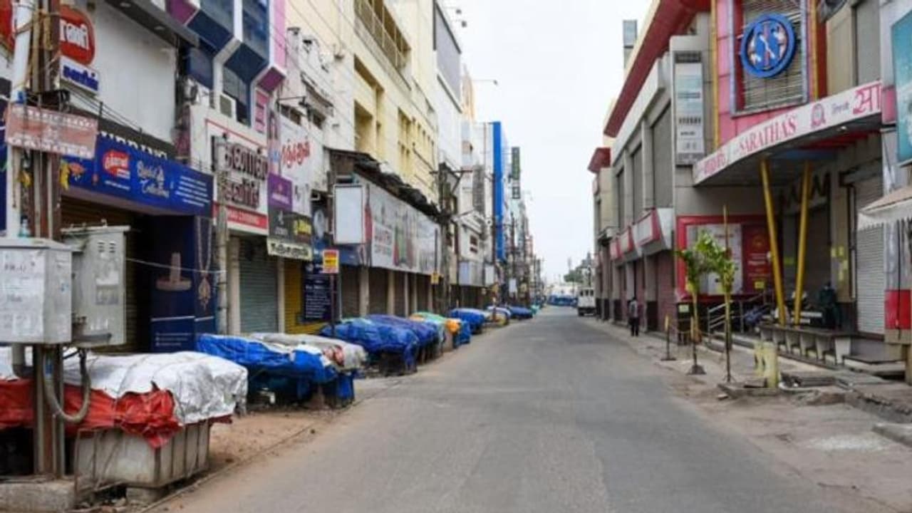 జ్యూవెలరీ షాపు యాజమాన్యం నిర్లక్ష్యం: ఒక్కడి ద్వారా 104 మందికి కరోనా జ్యూవెలరీ షాపు యాజమాన్యం నిర్లక్ష్యం: ఒక్కడి ద్వారా 104 మందికి కరోనా