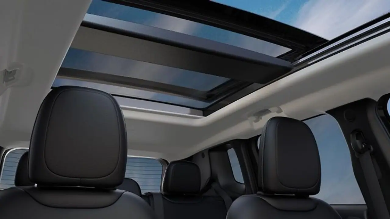 സൺറൂഫുള്ള കാര് വാങ്ങാൻ പ്ലാനുണ്ടോ? എങ്കില് ഈ ദോഷങ്ങള് കൂടി അറിഞ്ഞോളൂ! സൺറൂഫുള്ള കാര് വാങ്ങാൻ പ്ലാനുണ്ടോ? എങ്കില് ഈ ദോഷങ്ങള് കൂടി അറിഞ്ഞോളൂ!