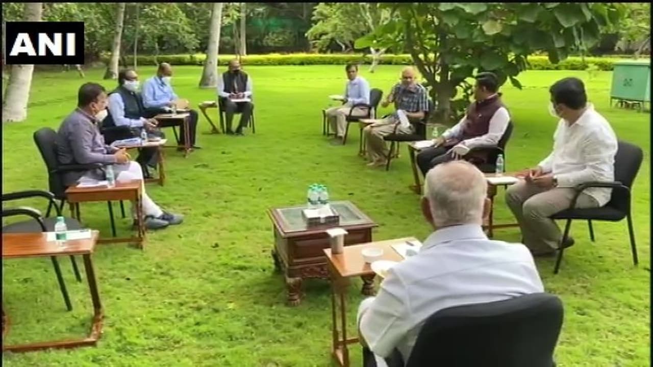 Coronavirus: Karnataka CM Yediyurappa chairs emergency meeting over COVID 19 situation Coronavirus: Karnataka CM Yediyurappa chairs emergency meeting over COVID 19 situation