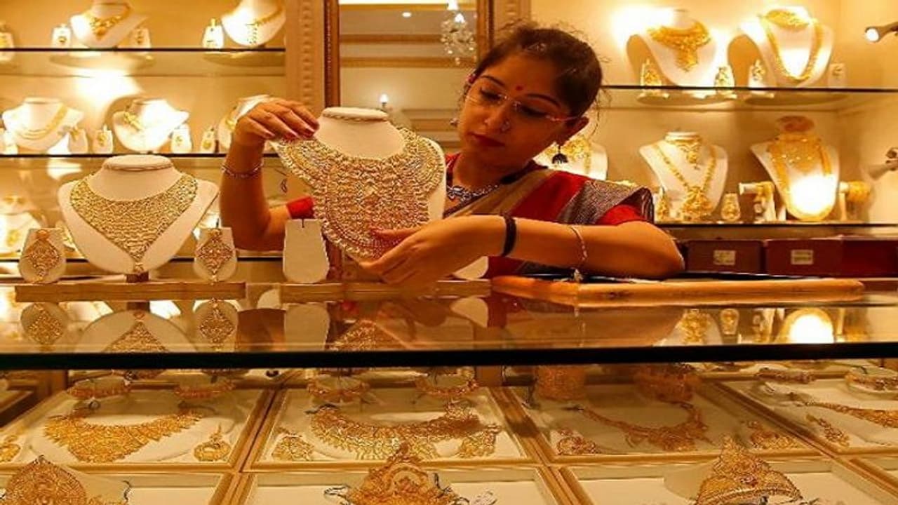 gold rate today: தவிக்க விடும் தங்கம் விலை! ஊசலாட்டத்தால் நகைப்பிரியர்கள் குழப்பம்: இன்றைய நிலவரம் என்ன?