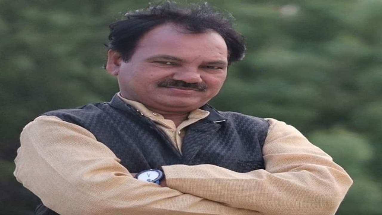 విద్యుద్గళం నిస్సార్కు నివాళి విద్యుద్గళం నిస్సార్కు నివాళి