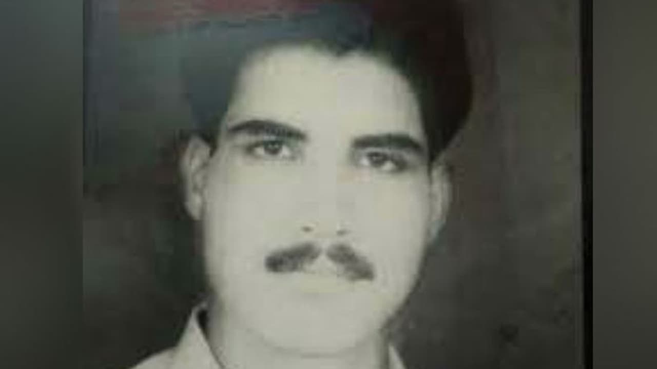 इस 25 साल के डॉन ने ले ली थी CM की सुपारी, एनकाउंटर में पहली बार इस्तेमाल की गई थी एके 47 इस 25 साल के डॉन ने ले ली थी CM की सुपारी, एनकाउंटर में पहली बार इस्तेमाल की गई थी एके 47