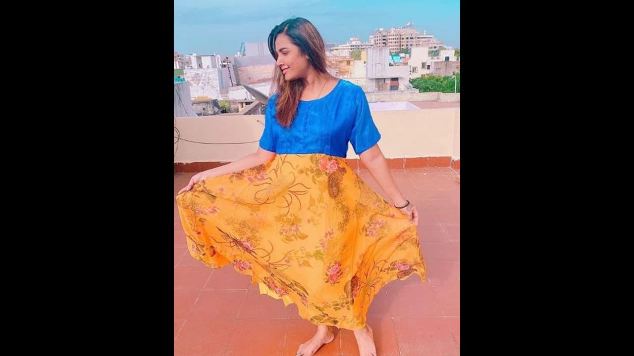 கிருஷ்ண ஜெயந்தி கொண்டாடிய கையோடு தனுஷ் பட நாயகியாக மாறிய மைனா...