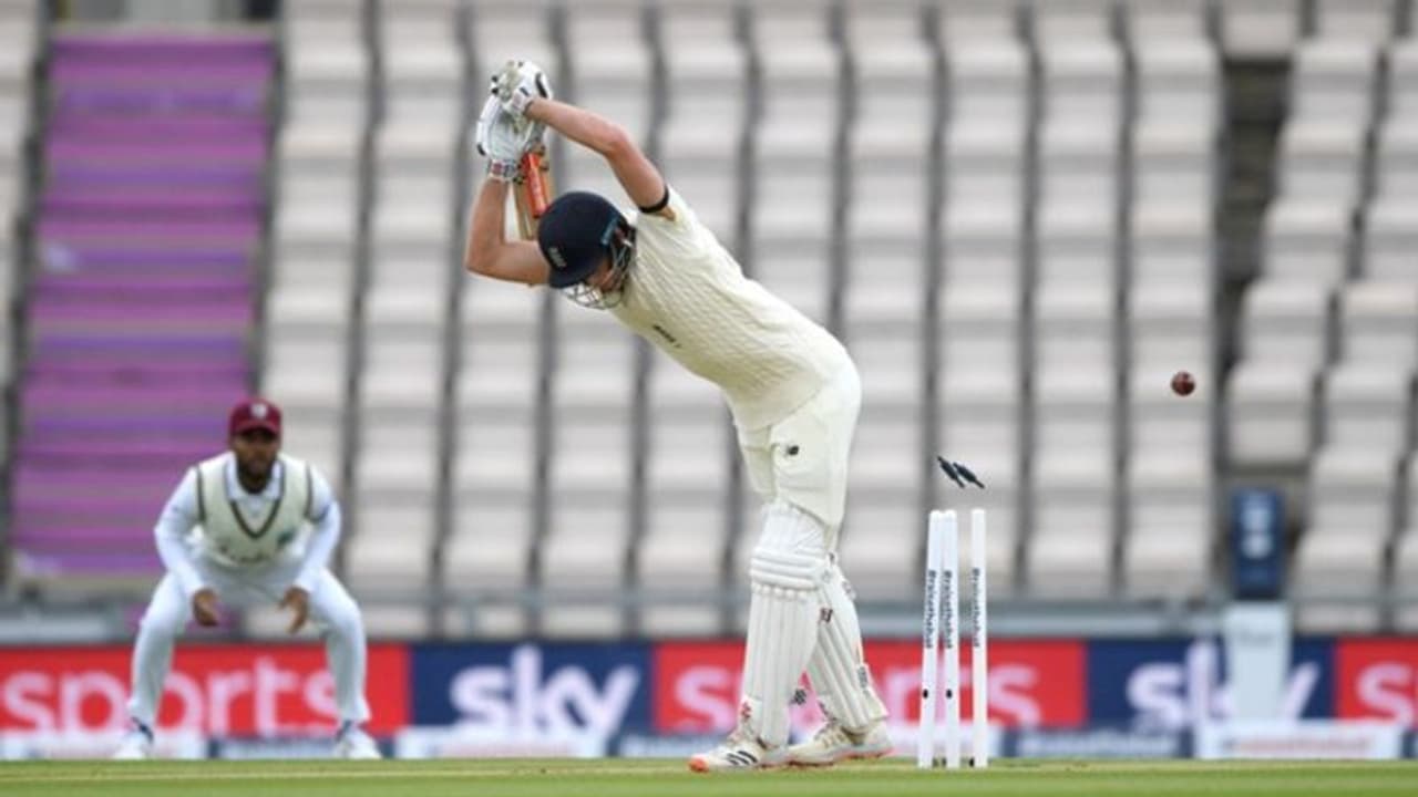 2வது ஓவரிலேயே ஸ்டம்ப்பை கழட்டிய கேப்ரியல்..! ரன்னே அடிக்காமல் விக்கெட்டை இழந்த இங்கிலாந்து 2வது ஓவரிலேயே ஸ்டம்ப்பை கழட்டிய கேப்ரியல்..! ரன்னே அடிக்காமல் விக்கெட்டை இழந்த இங்கிலாந்து