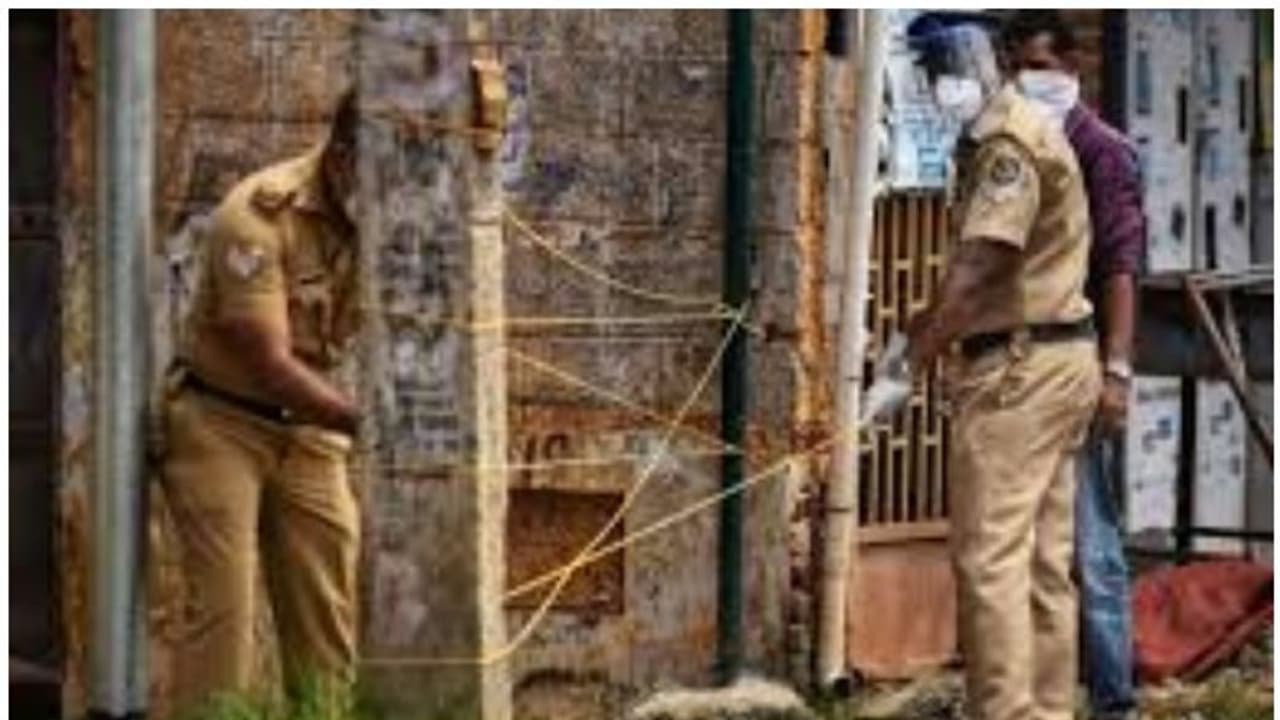 തിരുവനന്തപുരത്തെ തീരമേഖലയിൽ മത്സ്യബന്ധനത്തിന് നിരോധനം; പൂന്തുറയിൽ നിയന്ത്രണങ്ങൾ കടുപ്പിച്ചു തിരുവനന്തപുരത്തെ തീരമേഖലയിൽ മത്സ്യബന്ധനത്തിന് നിരോധനം; പൂന്തുറയിൽ നിയന്ത്രണങ്ങൾ കടുപ്പിച്ചു