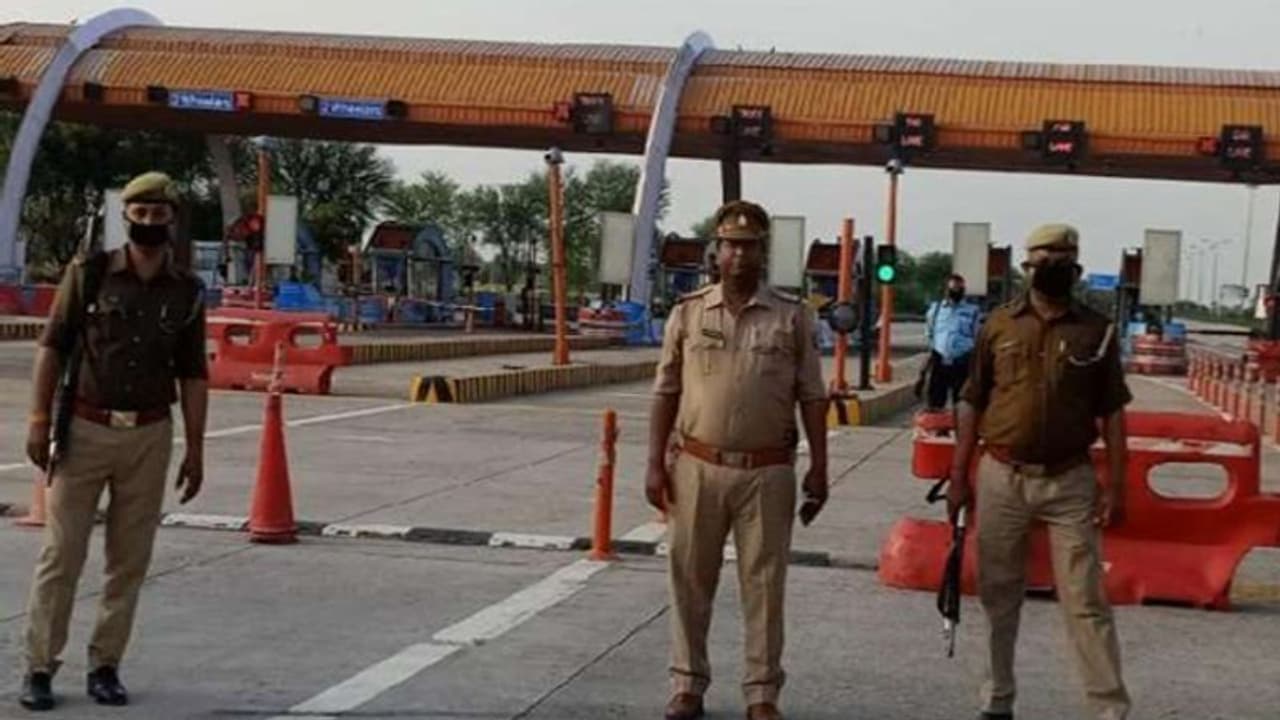 യാത്ര നിയന്ത്രണങ്ങള് പാടില്ല; സംസ്ഥാനങ്ങള്ക്ക് കര്ശന നിര്ദേശവുമായി കേന്ദ്ര സര്ക്കാര് യാത്ര നിയന്ത്രണങ്ങള് പാടില്ല; സംസ്ഥാനങ്ങള്ക്ക് കര്ശന നിര്ദേശവുമായി കേന്ദ്ര സര്ക്കാര്