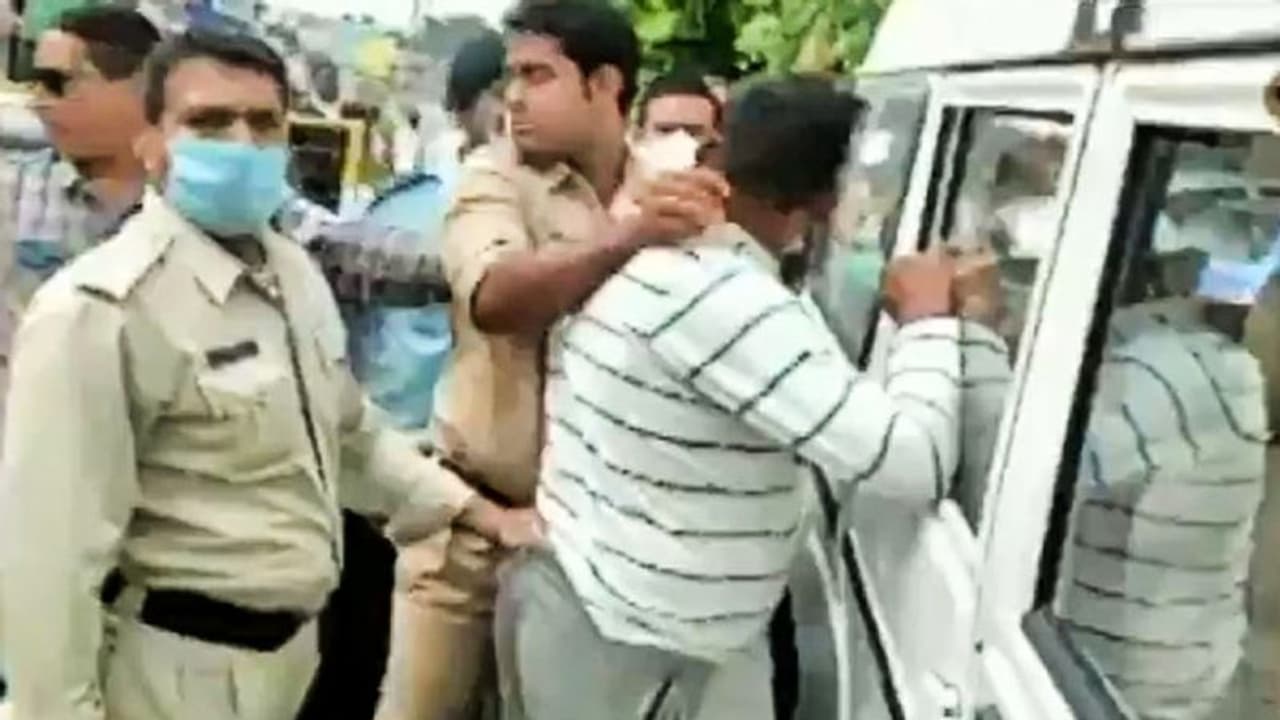 'ম্যায় বিকাশ হুঁ, কানপুরওয়ালা', খেল খতমের মুখেও শেষবার গর্জে উঠল গ্যাংস্টার, দেখুন ভিডিও