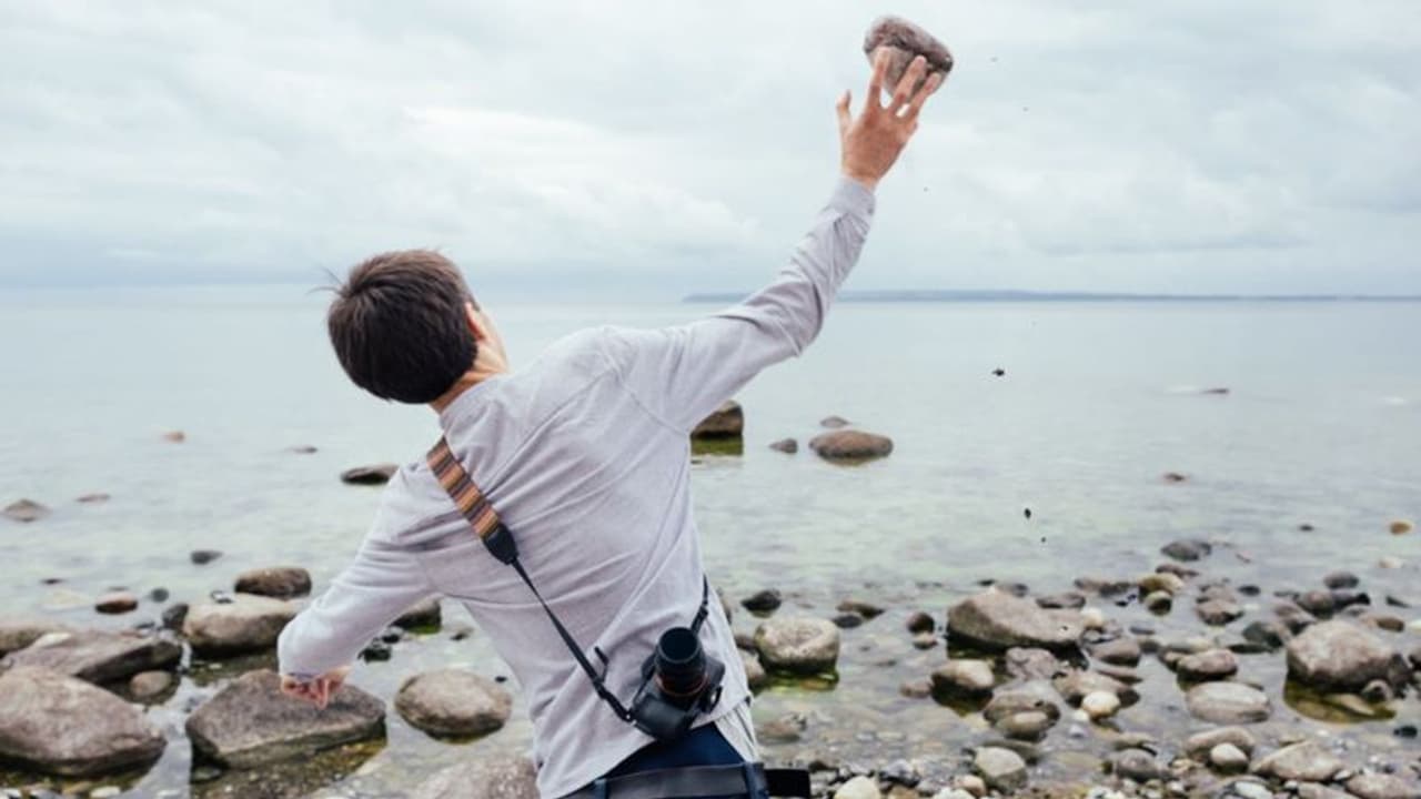 சூப்பர் ஸ்டாரை கையில் கல்லுடன் விரட்டிய இயக்குநர்... ஷூட்டிங் ஸ்பாட்டில் நடந்த ரணகளம்....! சூப்பர் ஸ்டாரை கையில் கல்லுடன் விரட்டிய இயக்குநர்... ஷூட்டிங் ஸ்பாட்டில் நடந்த ரணகளம்....!