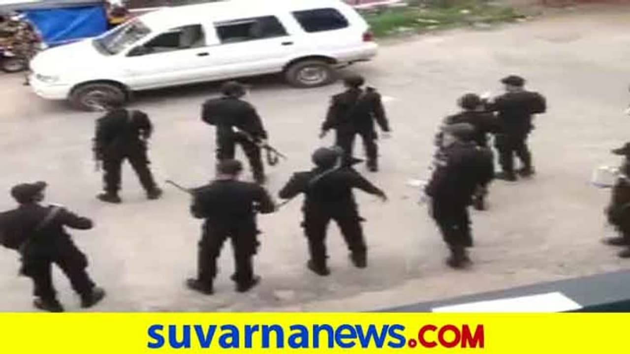 ಕೊರೋನಾ ನಿಯಂತ್ರಿಸಲು ಕೇರಳದಲ್ಲಿ ಕಮಾಂಡೋಗಳ ಬಳಕೆ..! ಕೊರೋನಾ ನಿಯಂತ್ರಿಸಲು ಕೇರಳದಲ್ಲಿ ಕಮಾಂಡೋಗಳ ಬಳಕೆ..!