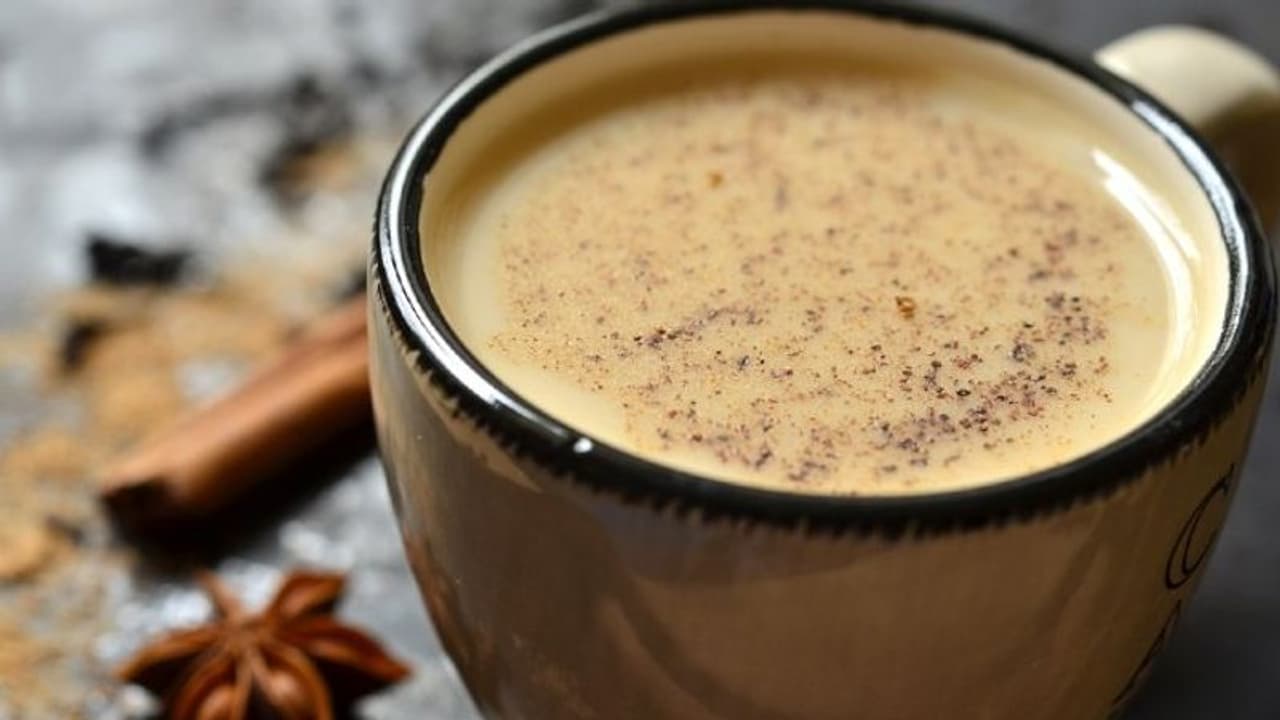 മഴക്കാല വൈകുന്നേരത്തിന് ഉന്മേഷം പകരാന്‍ മസാലച്ചായ...