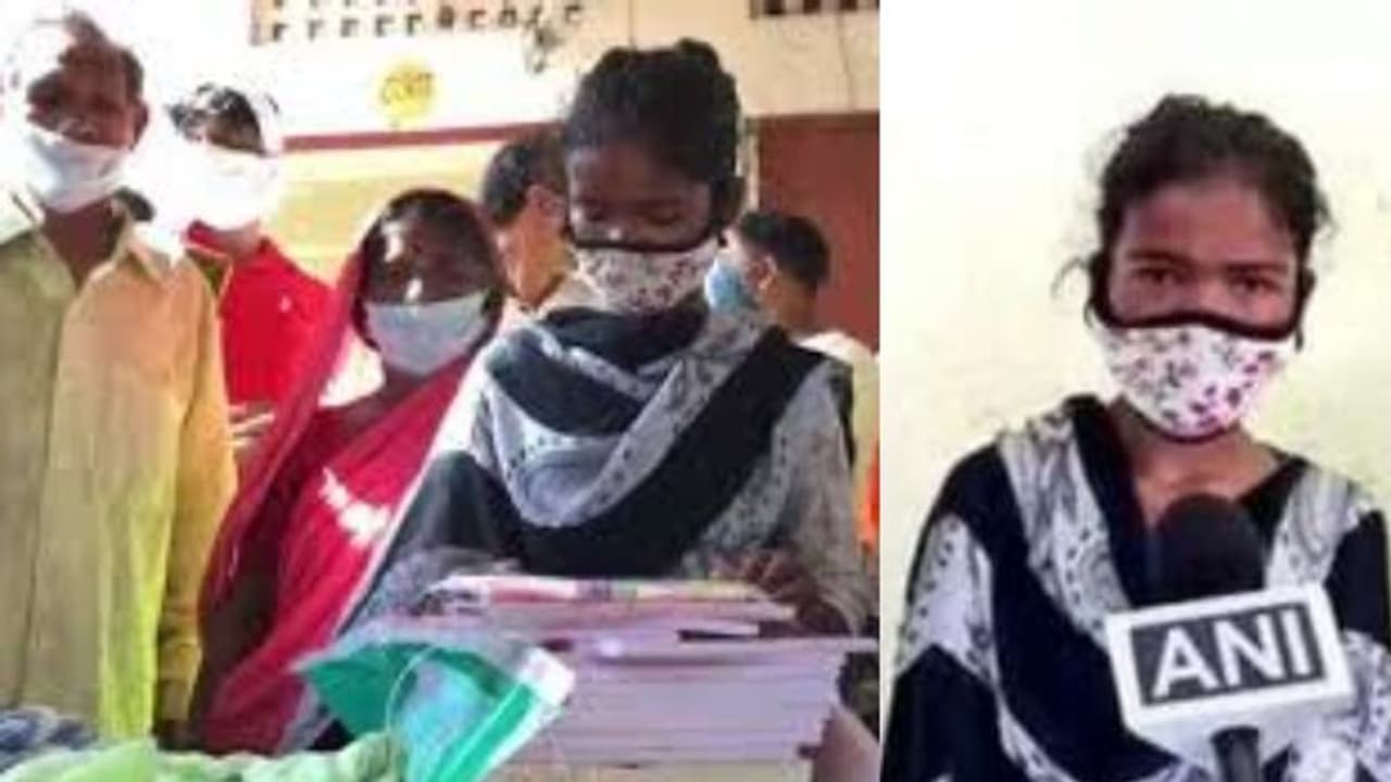 താമസം നടപ്പാതയില്, പഠനം അരണ്ട വെളിച്ചത്തിൽ; ഒടുവിൽ ഭാരതി നേടിയത് മിന്നും വിജയം; പിന്നാലെ ഫ്ലാറ്റും താമസം നടപ്പാതയില്, പഠനം അരണ്ട വെളിച്ചത്തിൽ; ഒടുവിൽ ഭാരതി നേടിയത് മിന്നും വിജയം; പിന്നാലെ ഫ്ലാറ്റും