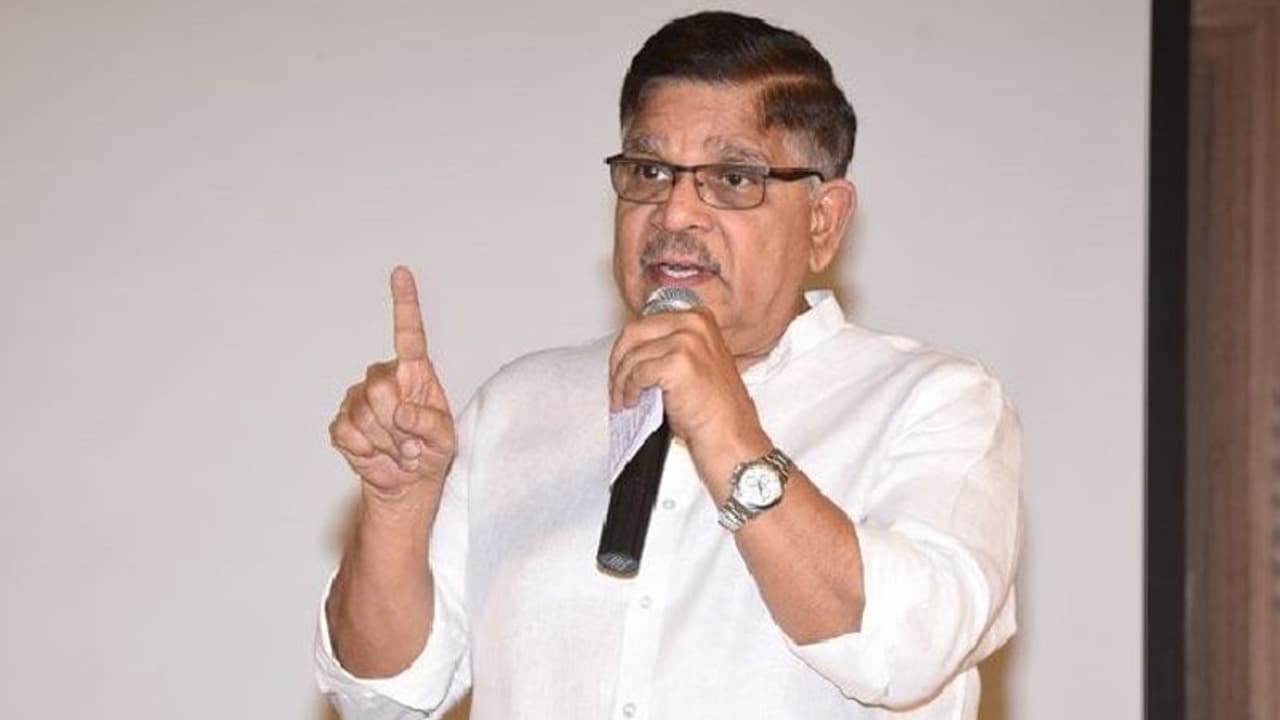 రాజు తలచుకుంటే వరాలకు కొదవా, ప్రజల వలె చిత్ర పరిశ్రమను రక్షించండి.. సీఎం జగన్ కి అల్లు అరవింద్ విజ్ఞప్తి రాజు తలచుకుంటే వరాలకు కొదవా, ప్రజల వలె చిత్ర పరిశ్రమను రక్షించండి.. సీఎం జగన్ కి అల్లు అరవింద్ విజ్ఞప్తి