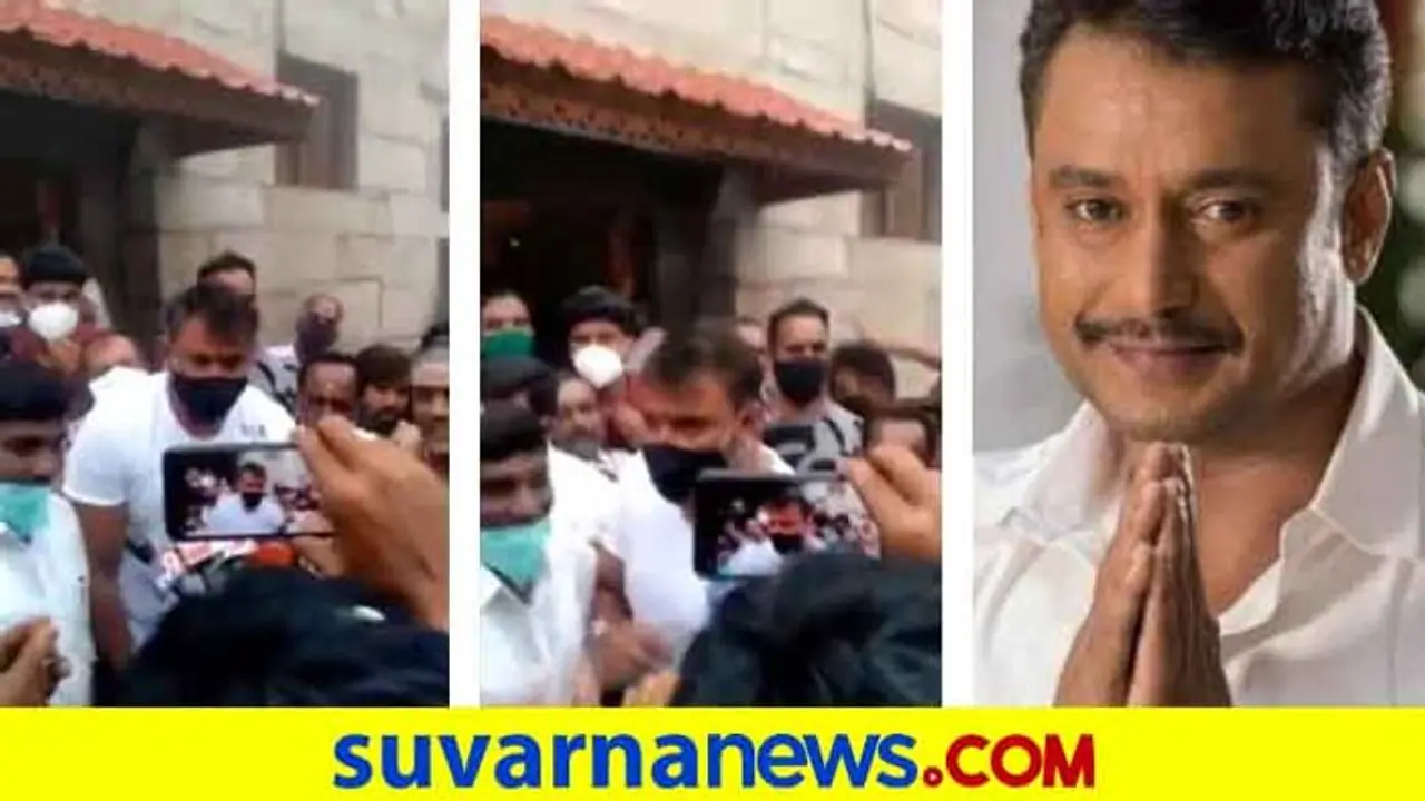 ಚಾಮುಂಡೇಶ್ವರಿ ಸನ್ನಿಧಿಯಲ್ಲಿ ದರ್ಶನ್; ಆಷಾಢ ಶುಕ್ರವಾರ ಮಿಸ್ ಮಾಡೋಲ್ಲ ದಾಸ! ಚಾಮುಂಡೇಶ್ವರಿ ಸನ್ನಿಧಿಯಲ್ಲಿ ದರ್ಶನ್; ಆಷಾಢ ಶುಕ್ರವಾರ ಮಿಸ್ ಮಾಡೋಲ್ಲ ದಾಸ!