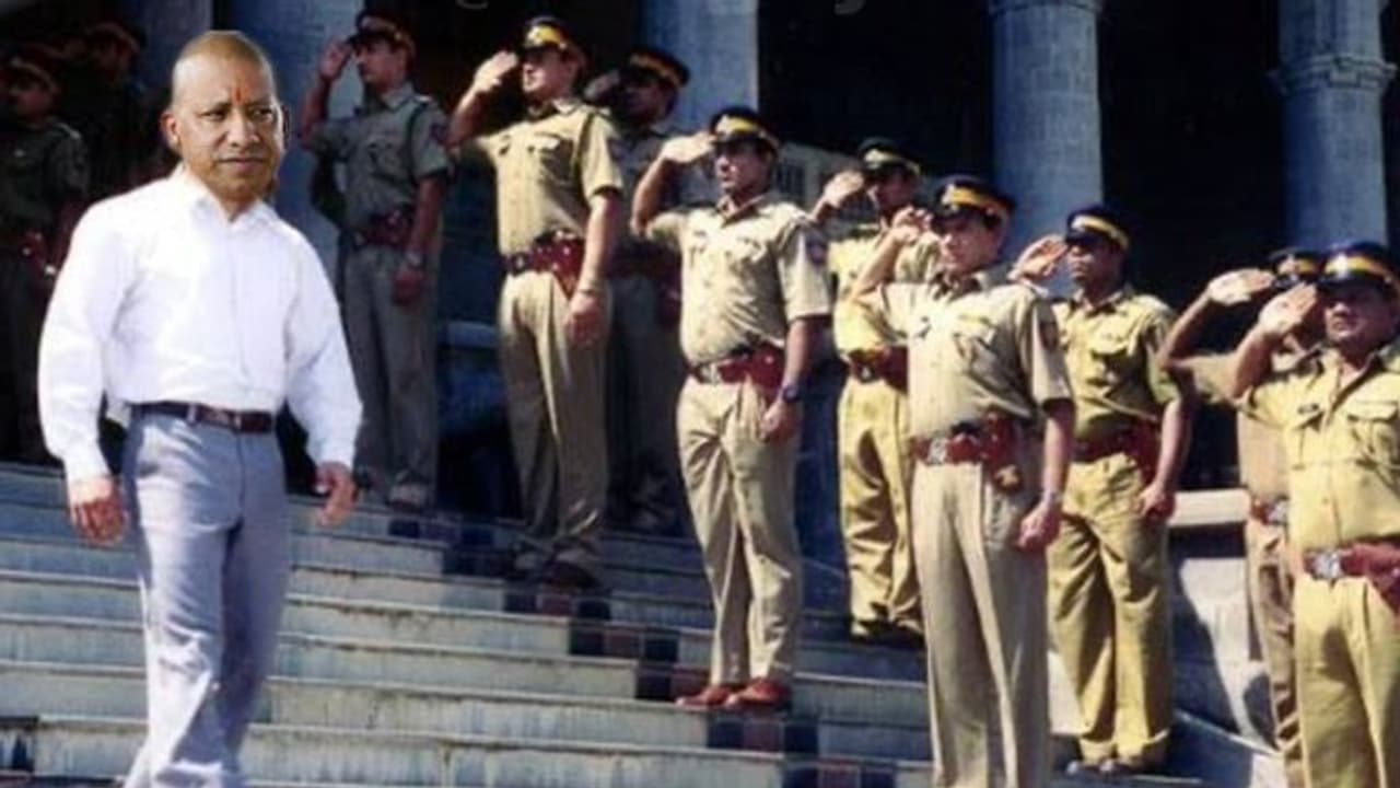 सोशल मीडिया पर विकास दुबे एनकाउंटरः ट्रेंड हो रहे CM योगी, लोग बोले शहीद पुलिस जवानों को मिला न्याय सोशल मीडिया पर विकास दुबे एनकाउंटरः ट्रेंड हो रहे CM योगी, लोग बोले शहीद पुलिस जवानों को मिला न्याय