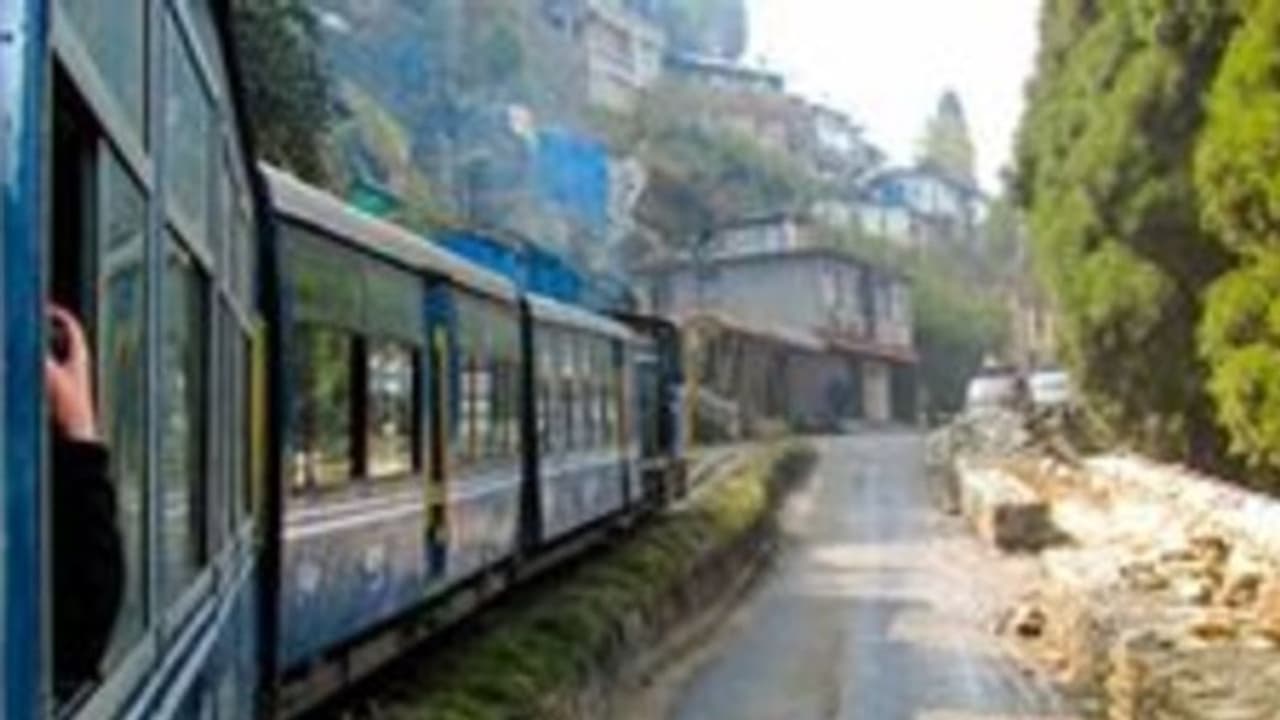 করোনা সংক্রমণের আশঙ্কা, দার্জিলিং এ পর্যটকদের আনাগোনায় ফের নিষেধাজ্ঞা জারি জিটিএ এর করোনা সংক্রমণের আশঙ্কা, দার্জিলিং এ পর্যটকদের আনাগোনায় ফের নিষেধাজ্ঞা জারি জিটিএ এর