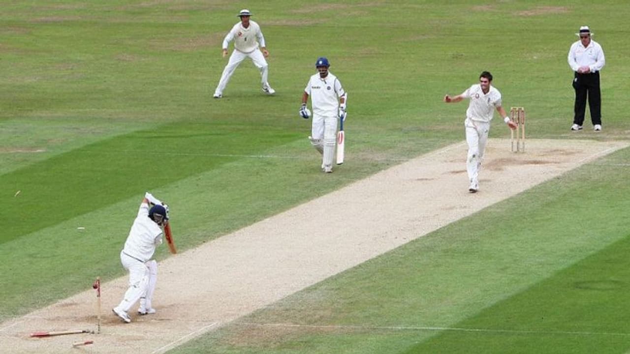 ரிவர்ஸ் ஸ்விங்கில் செம கெட்டிக்காரர்; ரிஸ்ட்டை வைத்து என்னையே ஏமாற்றியிருக்கார்..! பவுலருக்கு சச்சின் புகழாரம் ரிவர்ஸ் ஸ்விங்கில் செம கெட்டிக்காரர்; ரிஸ்ட்டை வைத்து என்னையே ஏமாற்றியிருக்கார்..! பவுலருக்கு சச்சின் புகழாரம்