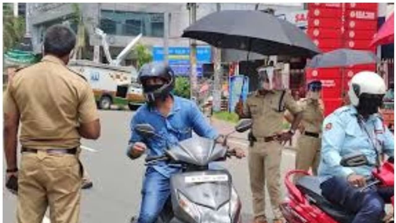 പൊന്നാനി താലൂക്കിലെ ട്രിപ്പിൾ ലോക്ക്ഡൗൺ പിൻവലിച്ചു; നഗരസഭയിലെ നിയന്ത്രണം തുടരും പൊന്നാനി താലൂക്കിലെ ട്രിപ്പിൾ ലോക്ക്ഡൗൺ പിൻവലിച്ചു; നഗരസഭയിലെ നിയന്ത്രണം തുടരും