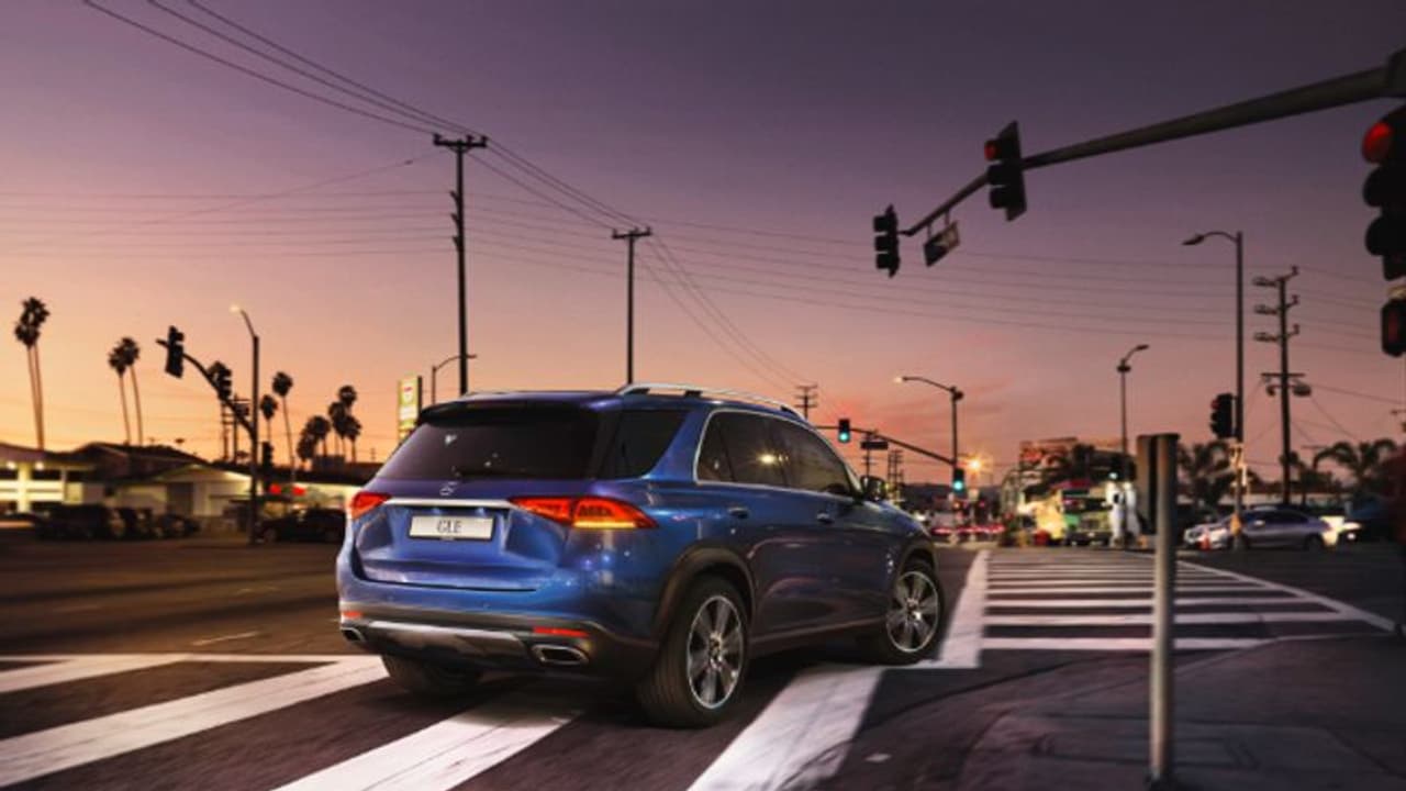 വില 1.15 കോടി, ആ കിടിലൻ കാർ സ്വന്തമാക്കി ജനപ്രിയനടി