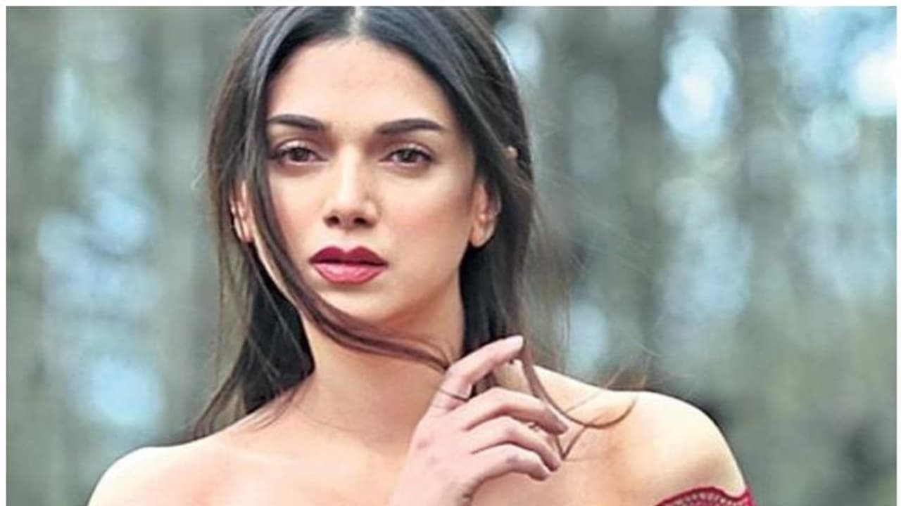 അദിതി റാവു 2020ല് സന്ദര്ശിക്കുന്ന ഒരേയൊരു രാജ്യം, തമാശയില് കാര്യവുമായി താരം അദിതി റാവു 2020ല് സന്ദര്ശിക്കുന്ന ഒരേയൊരു രാജ്യം, തമാശയില് കാര്യവുമായി താരം