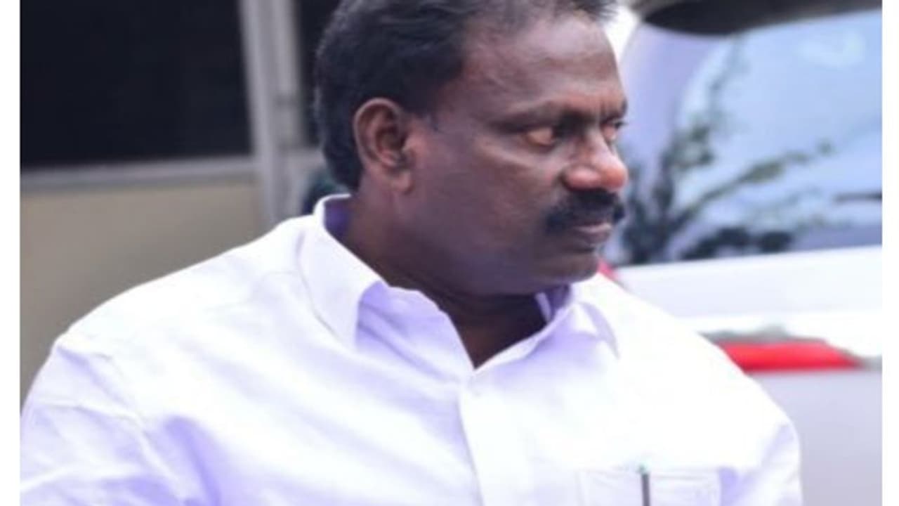 காங்கிரஸ் அதிருப்தி எம்.எல்.ஏ தகுதிநீக்கம்..! கொரோனா பீதிக்கு மத்தியில் அரசியல் பரபரப்பு காங்கிரஸ் அதிருப்தி எம்.எல்.ஏ தகுதிநீக்கம்..! கொரோனா பீதிக்கு மத்தியில் அரசியல் பரபரப்பு