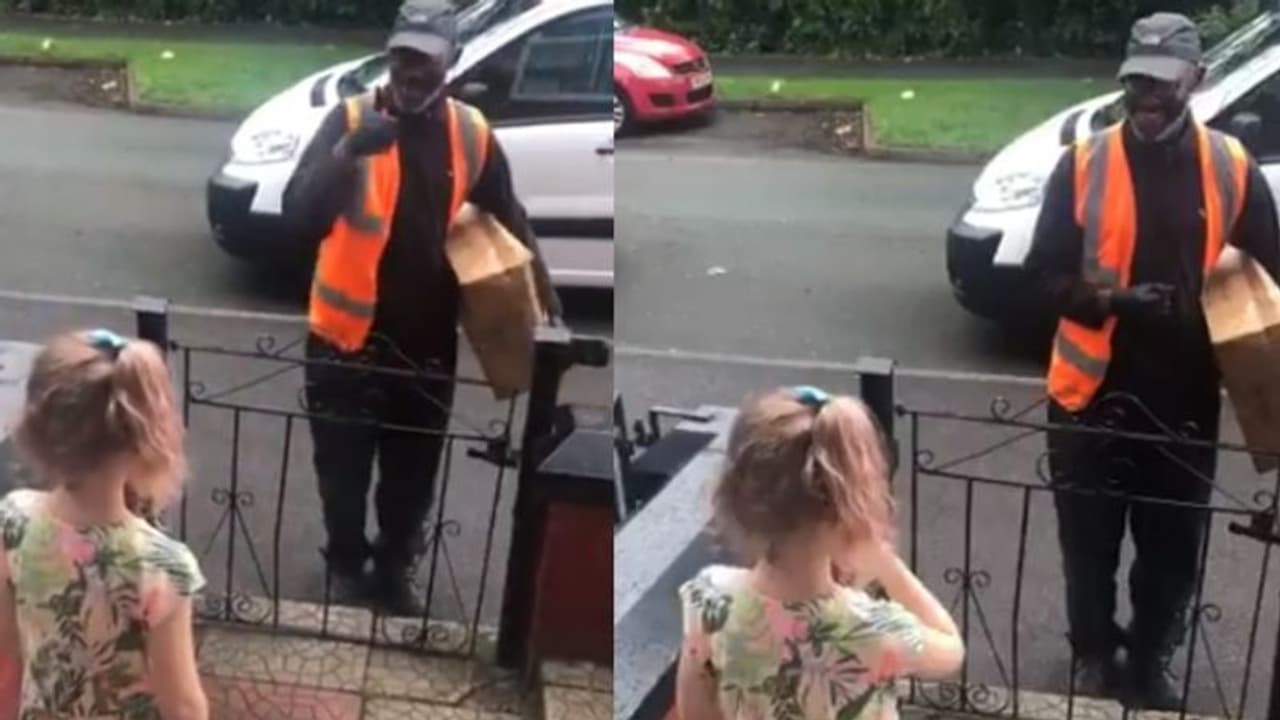 ഇത് സ്നേഹത്തിന്റെ ഭാഷ; ലോക്ഡൗണ് സമ്മര്ദ്ദങ്ങളെല്ലാം മറക്കും ഈ വീഡിയോ കണ്ടാല്... ഇത് സ്നേഹത്തിന്റെ ഭാഷ; ലോക്ഡൗണ് സമ്മര്ദ്ദങ്ങളെല്ലാം മറക്കും ഈ വീഡിയോ കണ്ടാല്...