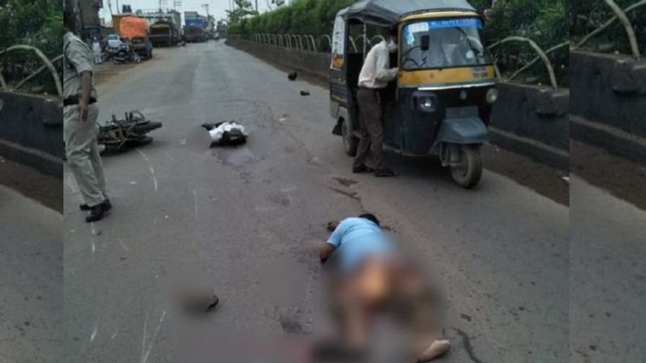 रफ्तार के कहर में दर्दनाक मौत मारे गए 2 दोस्त, उछलकर दोनों 10 से 15 फीट के दूर जा गिरे..बहता रहा खून रफ्तार के कहर में दर्दनाक मौत मारे गए 2 दोस्त, उछलकर दोनों 10 से 15 फीट के दूर जा गिरे..बहता रहा खून