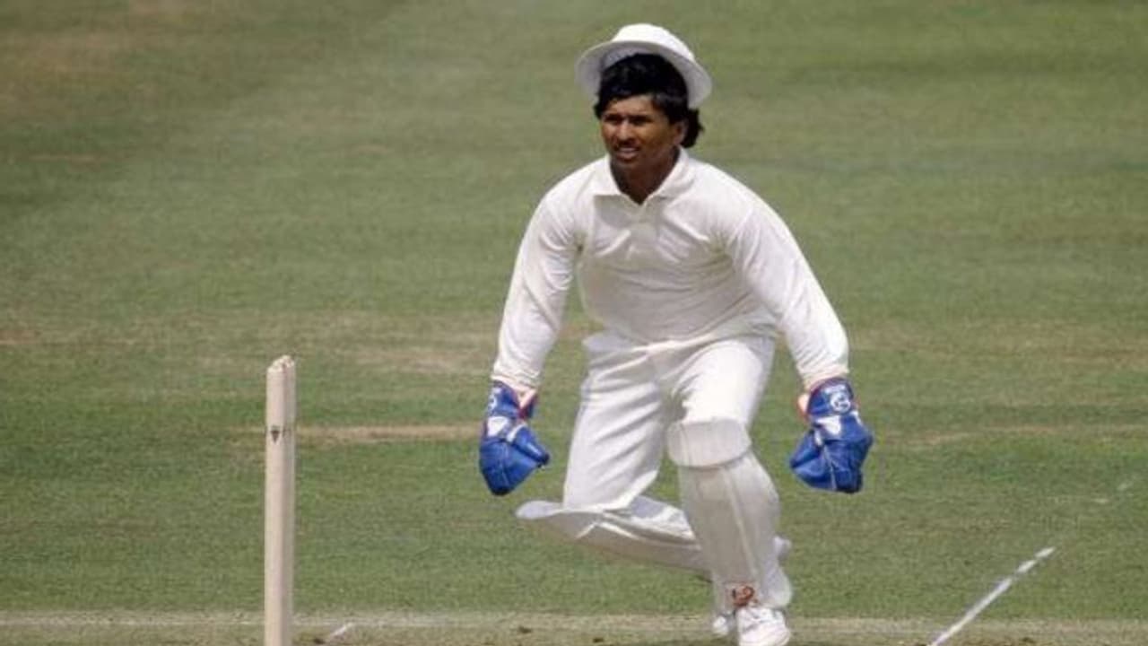 இந்திய கிரிக்கெட் வீரரை பேட்டால் அடிக்கவந்த பாகிஸ்தான் வீரர்..! பின்னர் நடந்தது என்ன..?