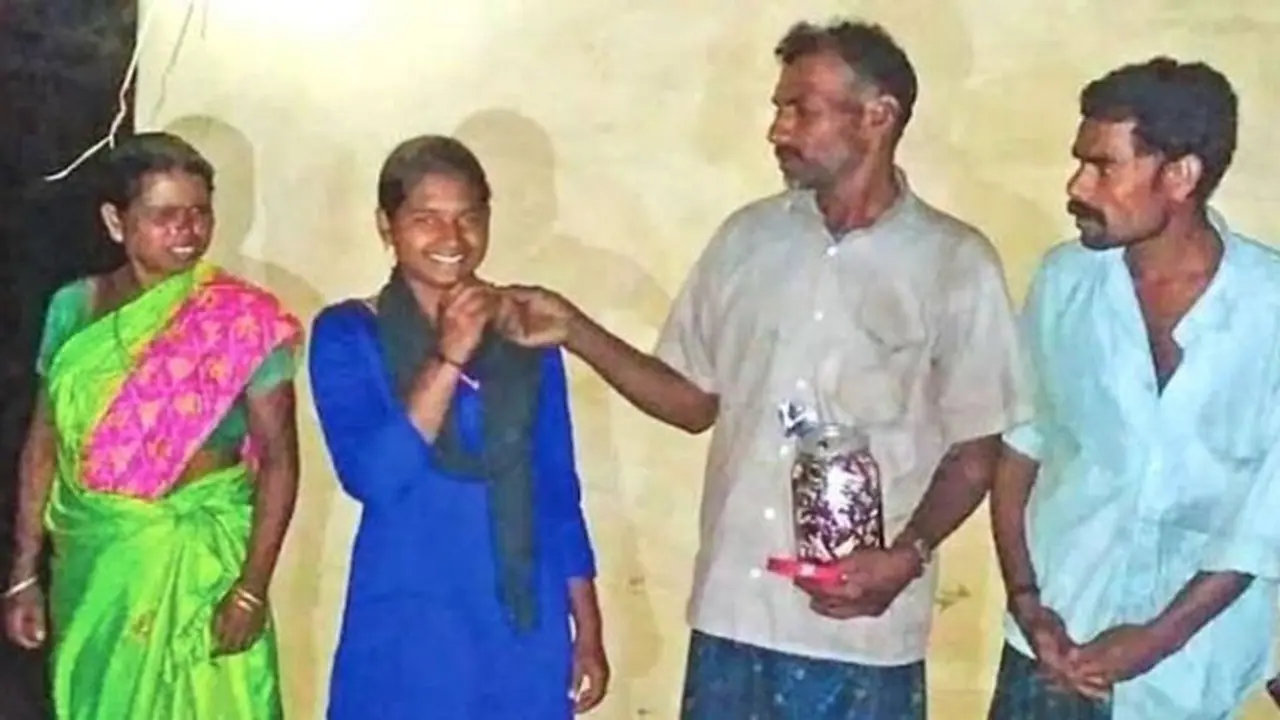 தினமும் 100 கிமீ பயணம்.. கேரளாவில் சாதித்த தமிழக பழங்குடியின மாணவி..! 10ம் வகுப்பில் 95% மதிப்பெண்