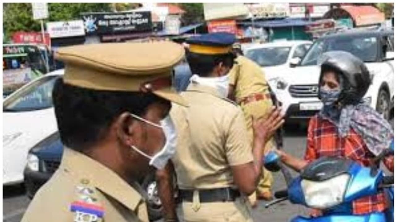 സംസ്ഥാനത്ത് കർശന നിയന്ത്രണങ്ങൾ തുടരുന്നു; ലംഘിച്ചാല് പിടിവീഴും സംസ്ഥാനത്ത് കർശന നിയന്ത്രണങ്ങൾ തുടരുന്നു; ലംഘിച്ചാല് പിടിവീഴും