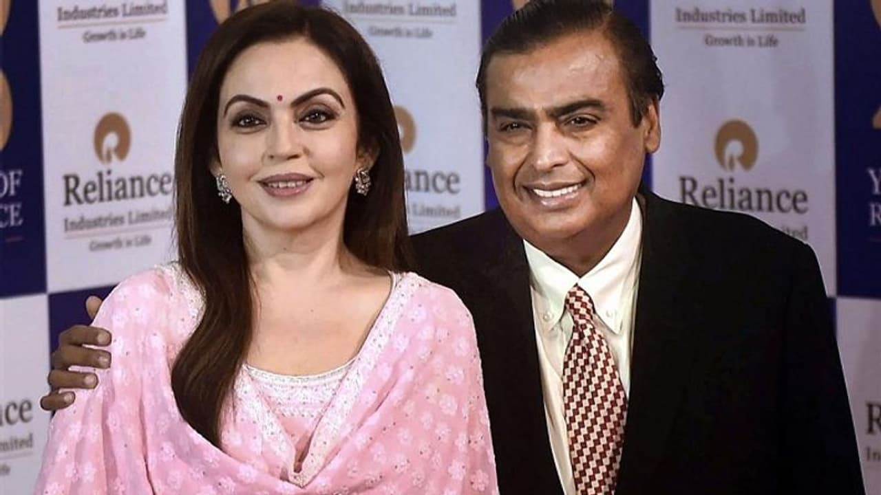 सरकार के साथ पार्टनर्शिप में कोरोना वैक्सीन और टेस्टिंग में जुटेगी रिलायंस, नीता अंबानी ने की बड़ी घोषणा सरकार के साथ पार्टनर्शिप में कोरोना वैक्सीन और टेस्टिंग में जुटेगी रिलायंस, नीता अंबानी ने की बड़ी घोषणा