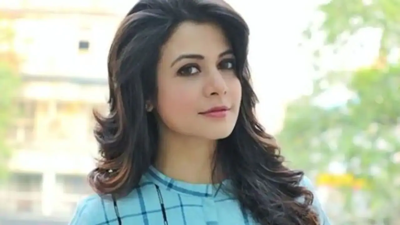 परिवार समेत ये एक्ट्रेस निकली कोरोना पॉजिटिव, दो महीने पहले ही दिया था बेटे को जन्म परिवार समेत ये एक्ट्रेस निकली कोरोना पॉजिटिव, दो महीने पहले ही दिया था बेटे को जन्म