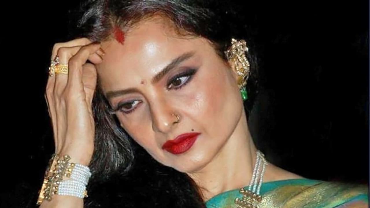 रेखा के मुंबई वाले बंगले को किया सील, उनका सिक्योरिटी गार्ड ही निकला कोरोना पॉजिटिव रेखा के मुंबई वाले बंगले को किया सील, उनका सिक्योरिटी गार्ड ही निकला कोरोना पॉजिटिव