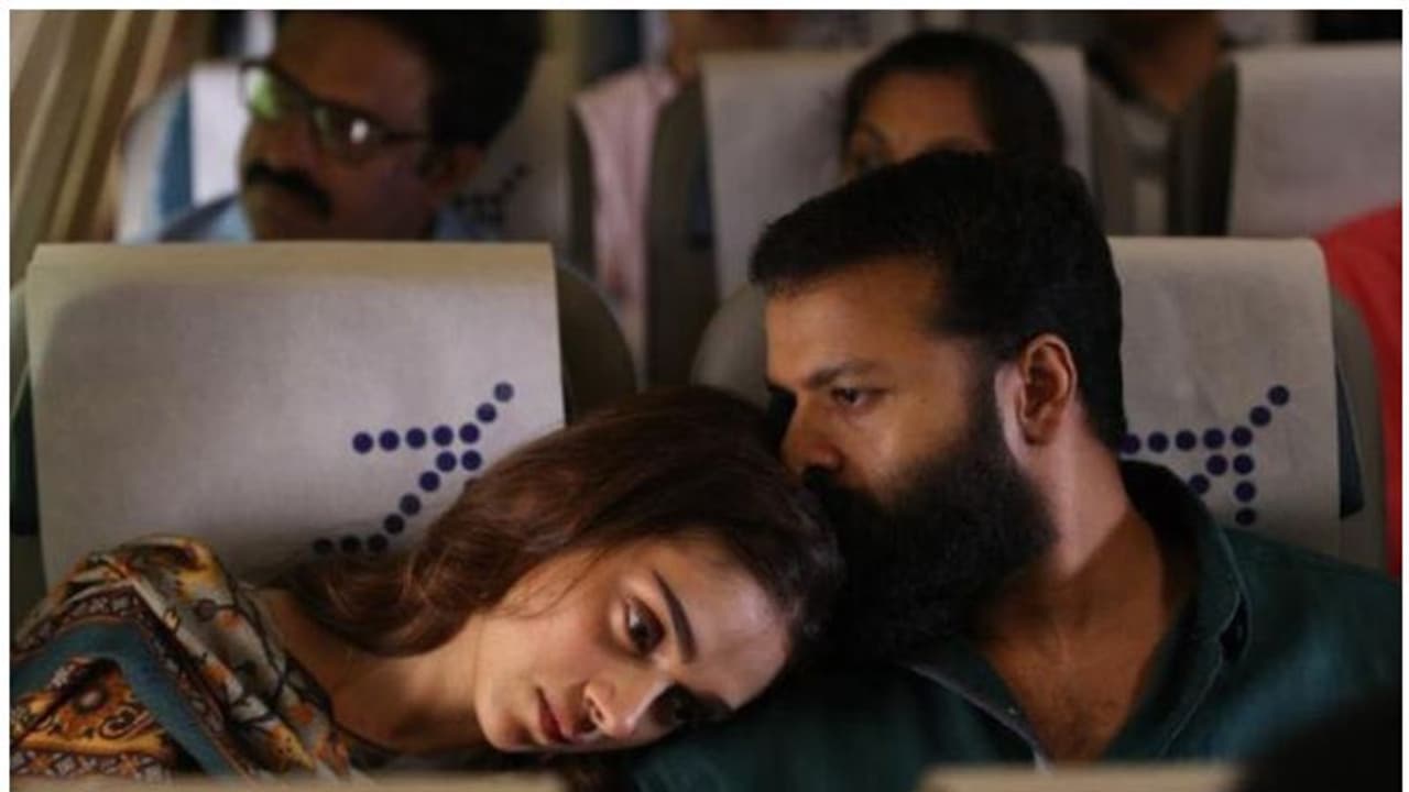 സ്നേഹിക്കുമ്പോള് വാക്കുകള് അപ്രത്യക്ഷമാകും, ഫോട്ടോയുമായി ജയസൂര്യ സ്നേഹിക്കുമ്പോള് വാക്കുകള് അപ്രത്യക്ഷമാകും, ഫോട്ടോയുമായി ജയസൂര്യ