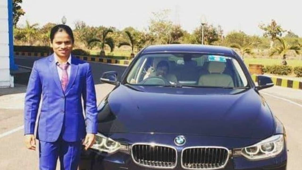 করোনা জেরে আর্থিক সংকট, সখের গাড়ি বিক্রির সিদ্ধান্ত দ্যুতি চাঁদের করোনা জেরে আর্থিক সংকট, সখের গাড়ি বিক্রির সিদ্ধান্ত দ্যুতি চাঁদের