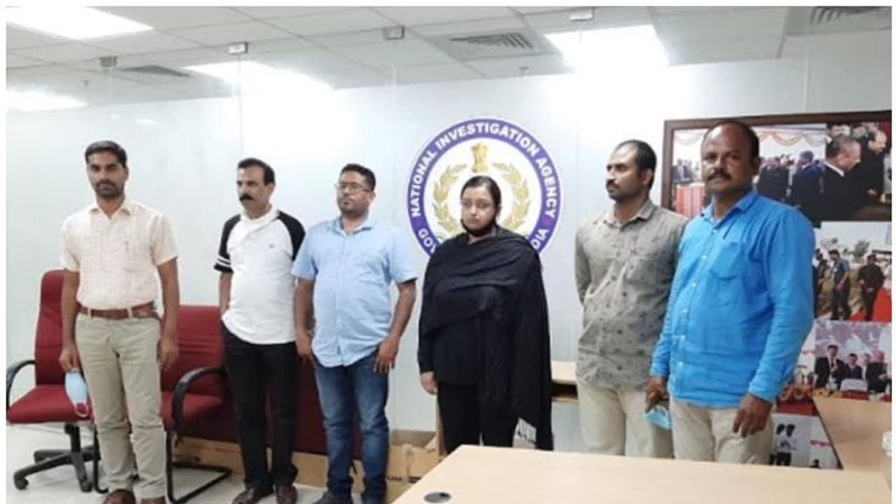 സ്വർണക്കടത്ത് കേസിൽ സ്വപ്നയുടെയും സന്ദീപിന്റെയും അറസ്റ്റ് രേഖപ്പെടുത്തി; ഉച്ചയോടെ കൊച്ചിയിലെത്തിക്കും സ്വർണക്കടത്ത് കേസിൽ സ്വപ്നയുടെയും സന്ദീപിന്റെയും അറസ്റ്റ് രേഖപ്പെടുത്തി; ഉച്ചയോടെ കൊച്ചിയിലെത്തിക്കും