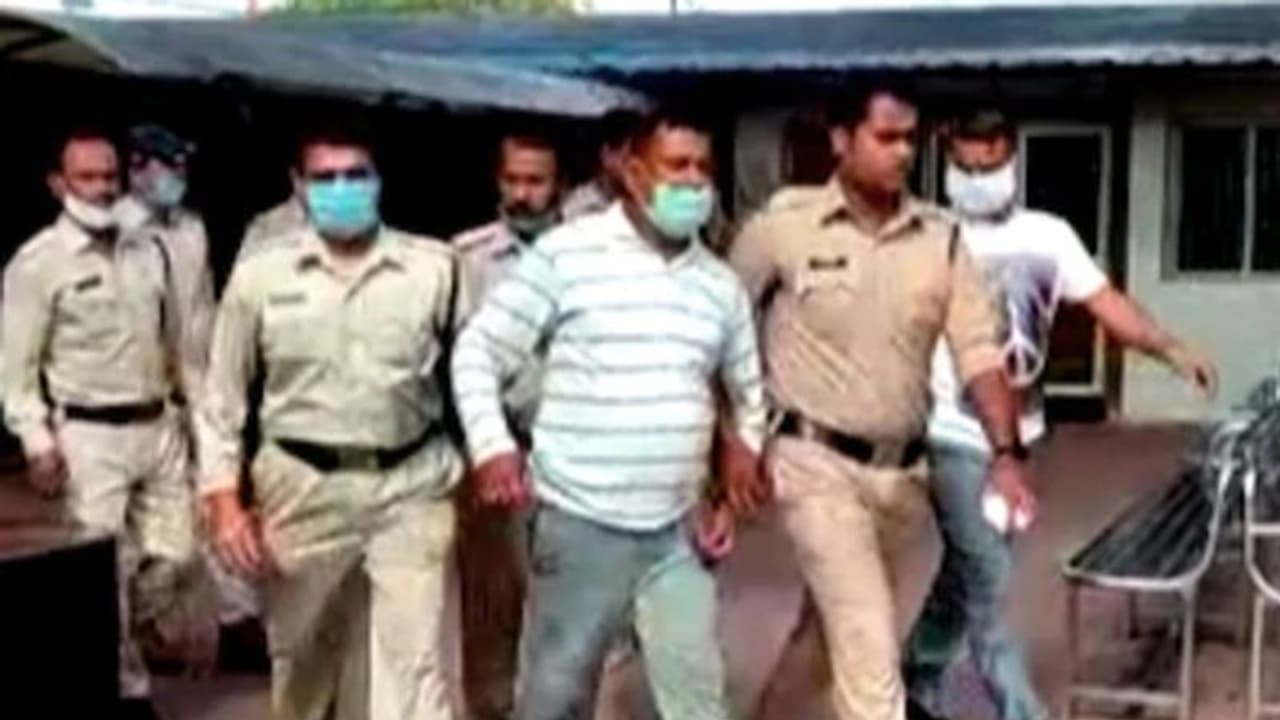 കാൺപൂർ ഏറ്റുമുട്ടല്: അഡി.ചീഫ് സെക്രട്ടറി അധ്യക്ഷനായ സംഘം അന്വേഷിക്കുമെന്ന് യുപി സർക്കാർ കാൺപൂർ ഏറ്റുമുട്ടല്: അഡി.ചീഫ് സെക്രട്ടറി അധ്യക്ഷനായ സംഘം അന്വേഷിക്കുമെന്ന് യുപി സർക്കാർ