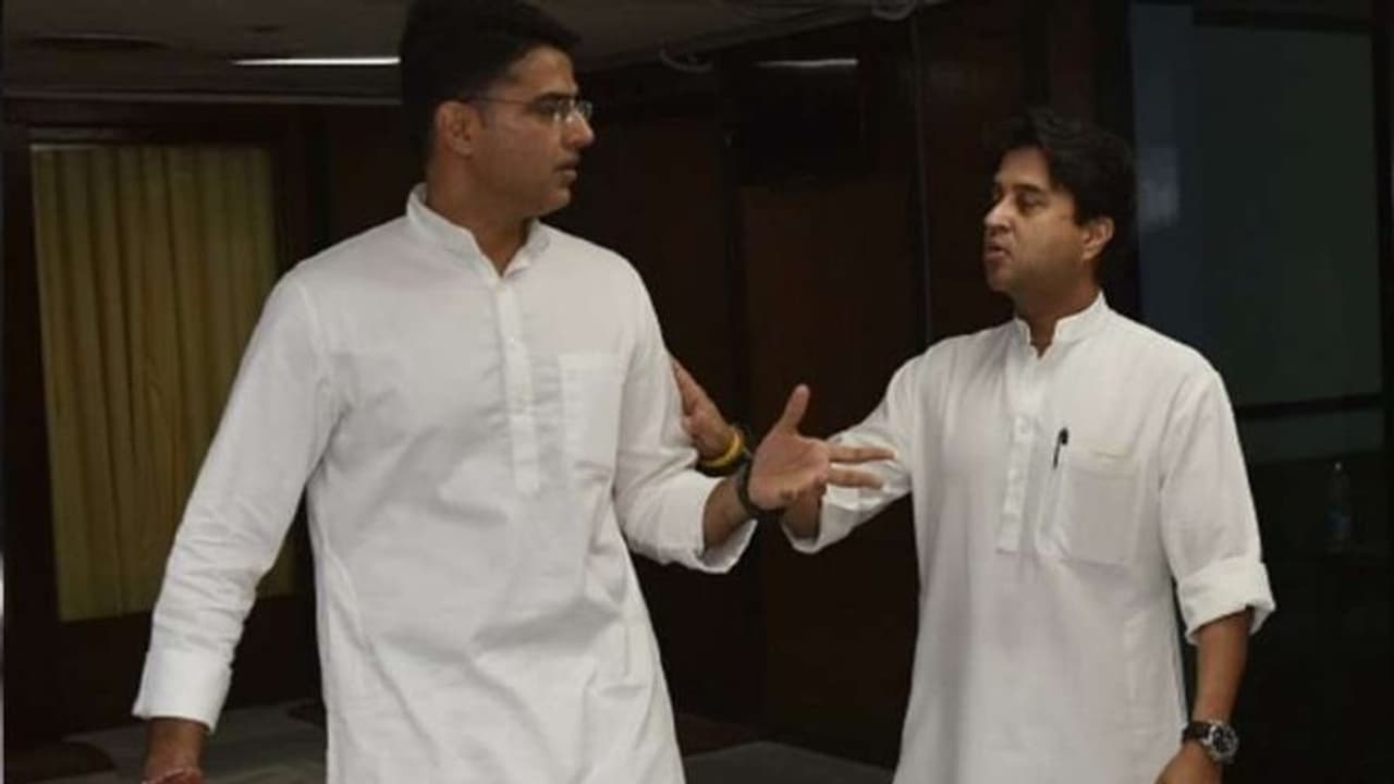 'অপারেশন কমল' নিয়ে তোলপাড় রাজস্থানের রাজনীতি, জ্যোতিরাদিত্যর পর কি এবার দল ছাড়ছেন শচীন পাইলট 'অপারেশন কমল' নিয়ে তোলপাড় রাজস্থানের রাজনীতি, জ্যোতিরাদিত্যর পর কি এবার দল ছাড়ছেন শচীন পাইলট